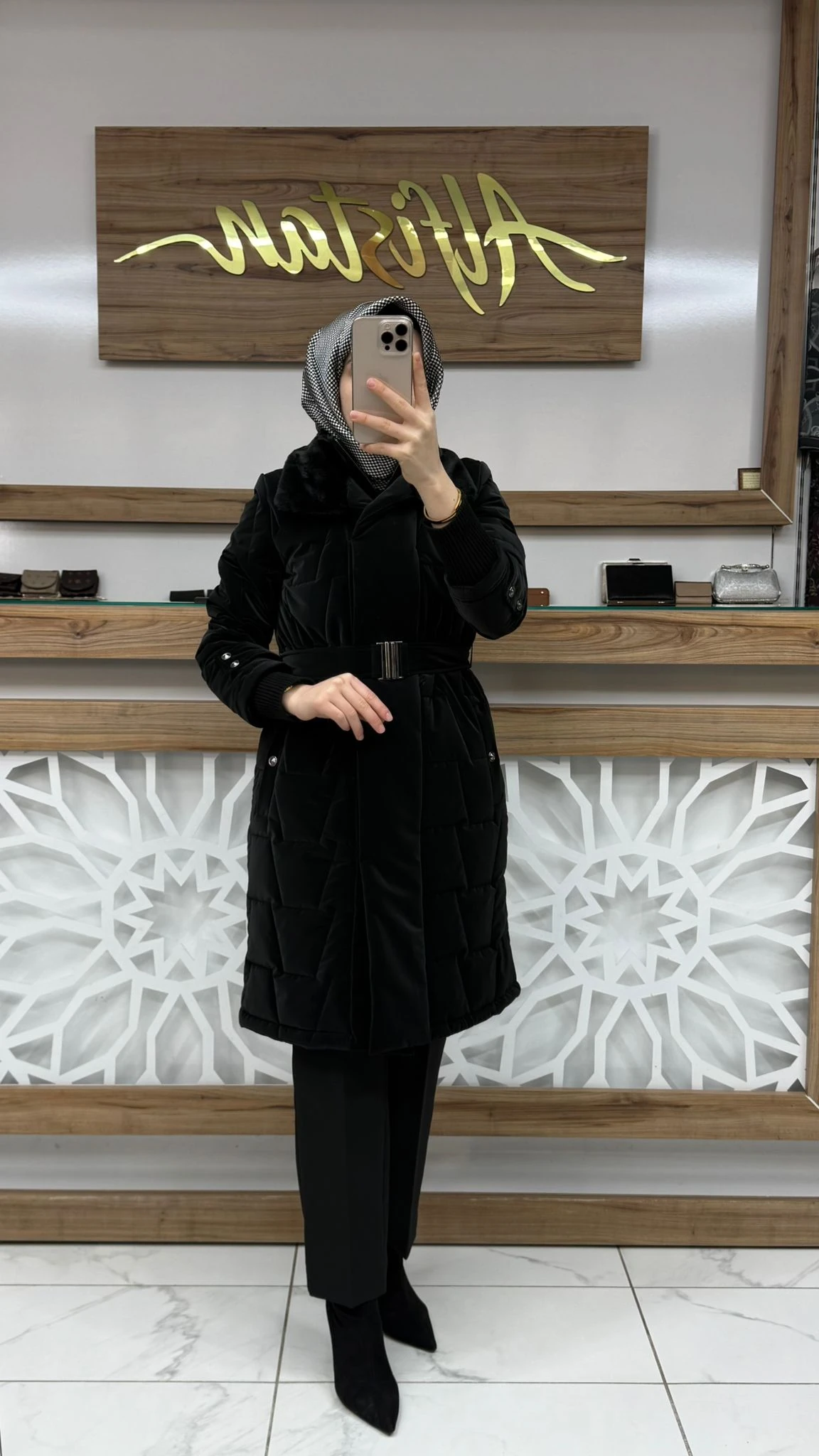 Yakası Kürk ve Kemer Detaylı  Şişme Mont ZÜHRE 12764