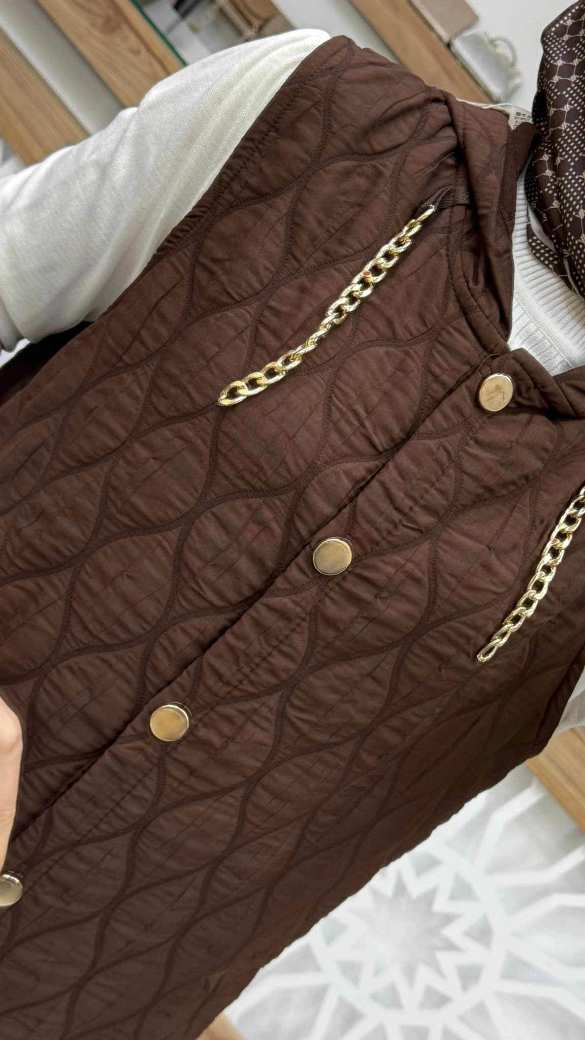  Zincir Detaylı Kapitone Uzun Kadın Tesettür Yelek akay 21702