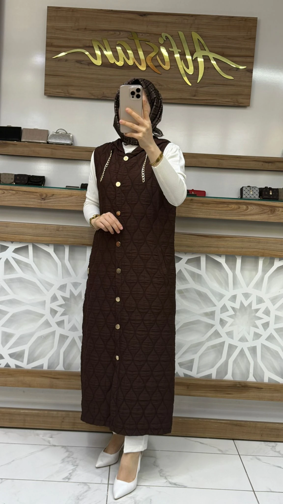  Zincir Detaylı Kapitone Uzun Kadın Tesettür Yelek akay 21702