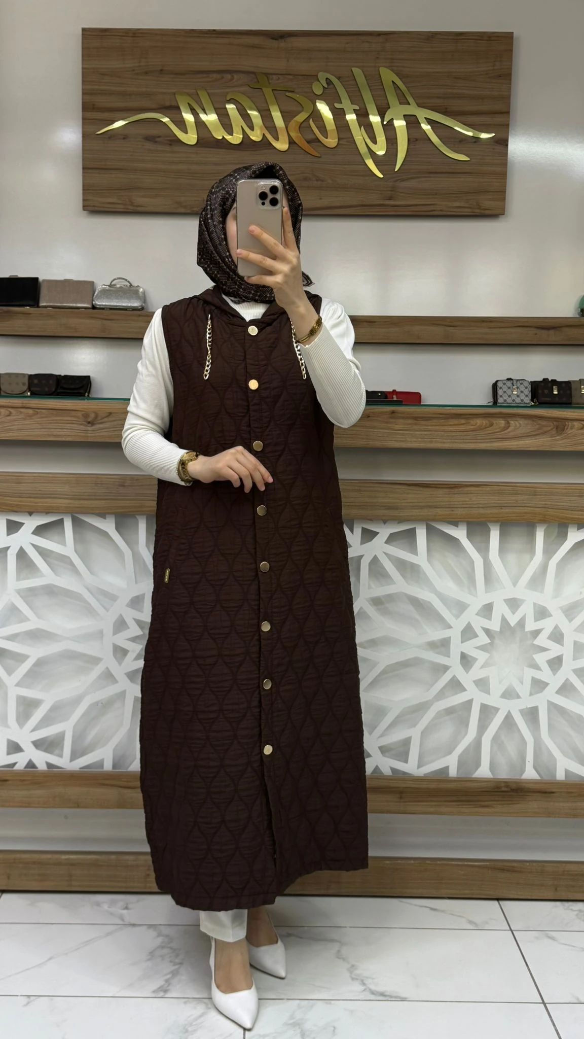  Zincir Detaylı Kapitone Uzun Kadın Tesettür Yelek akay 21702