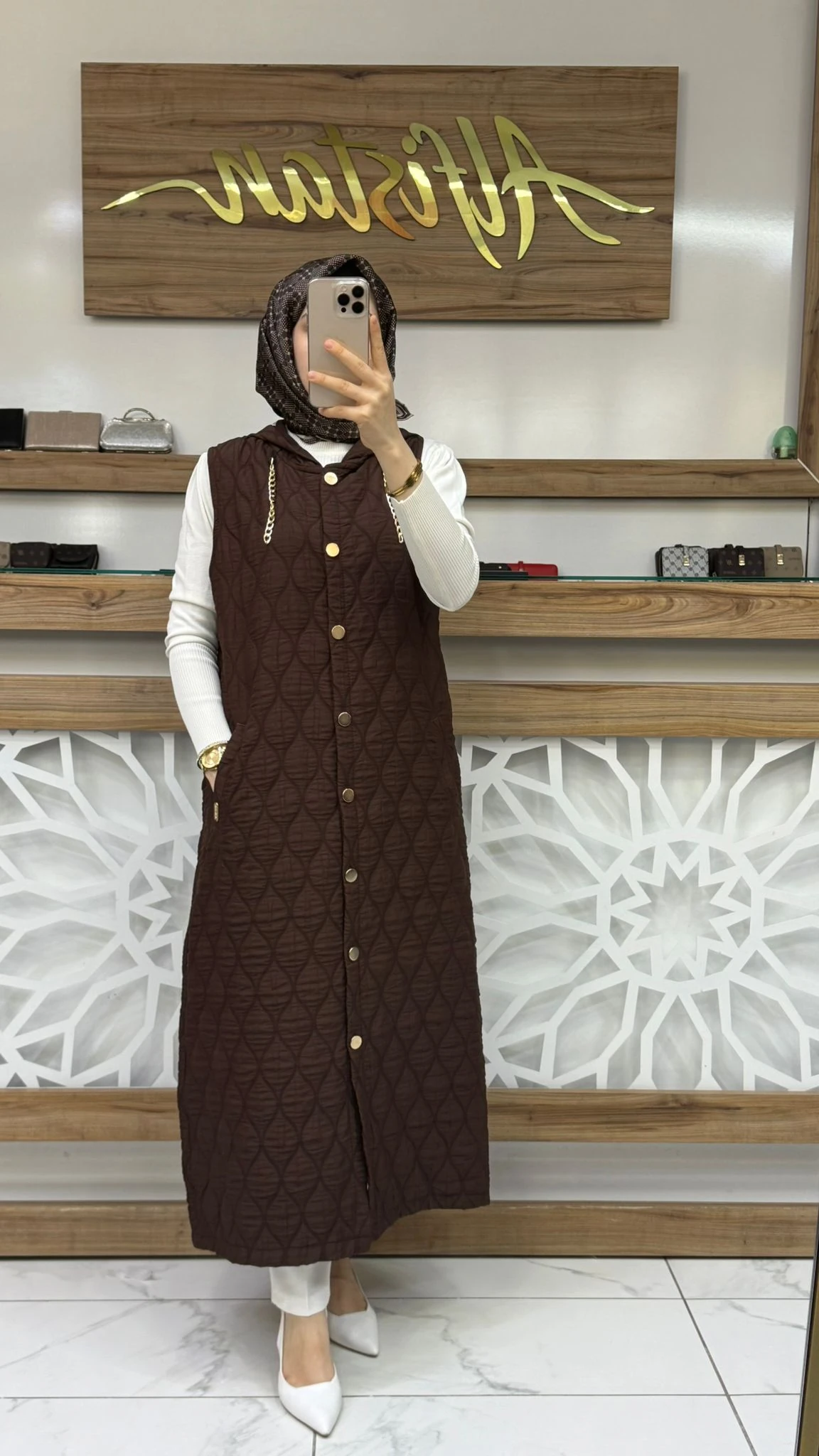  Zincir Detaylı Kapitone Uzun Kadın Tesettür Yelek akay 21702