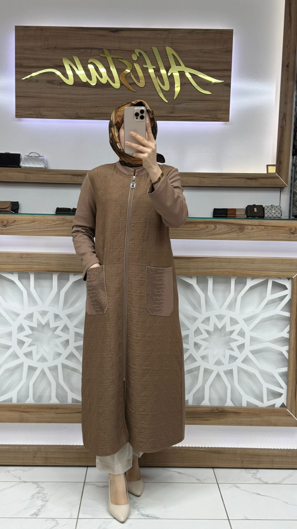 Cebi Taş Detaylı Önü Kapitone Kolları ve Arkası Model Kumaş Giy çık kap haya A1634