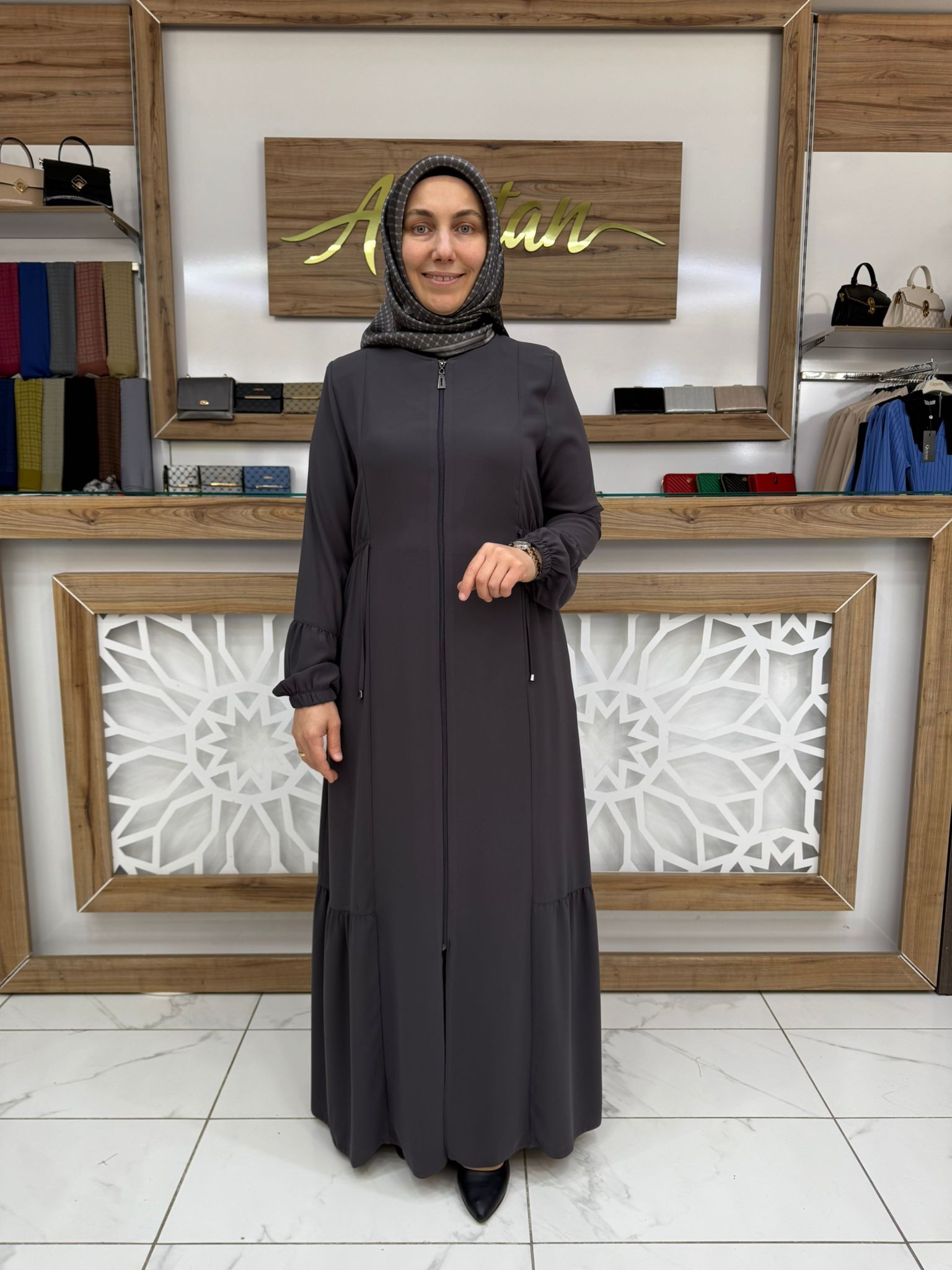 Beli Lastikli Büzgülü Fırfırlı Medine İpeği  Ferace zrny 5344