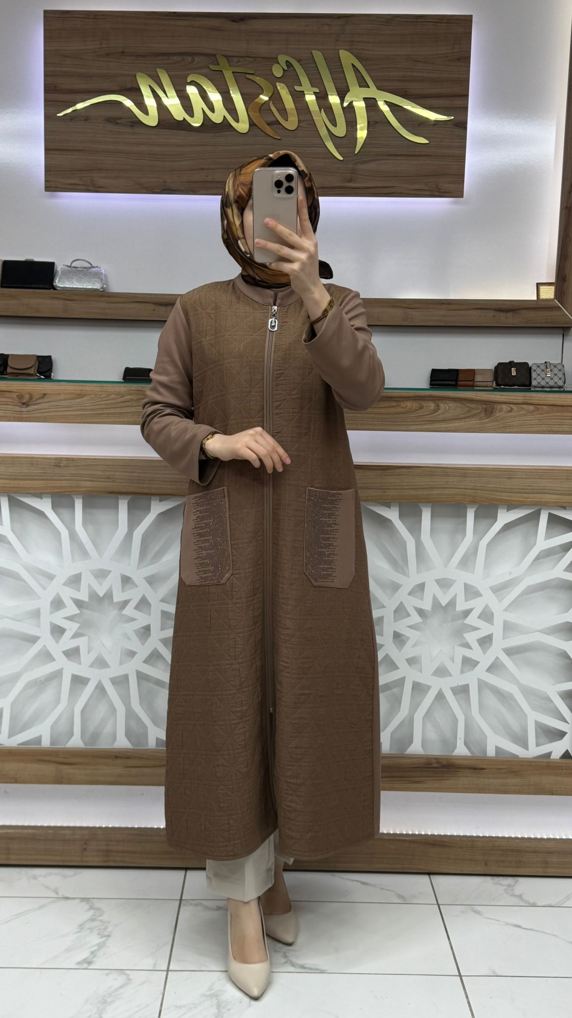 Cebi Taş Detaylı Önü Kapitone Kolları ve Arkası Model Kumaş Giy çık kap haya A1634