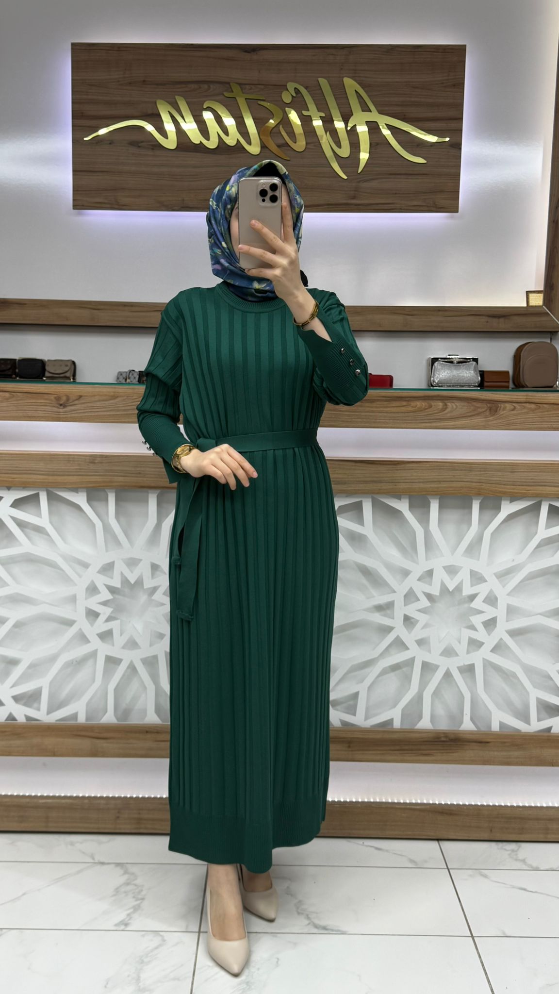 Uzun Çizgili Kolu Düğme Detaylı Merserize Elbise kado  5039 - Zümrüt yeşili