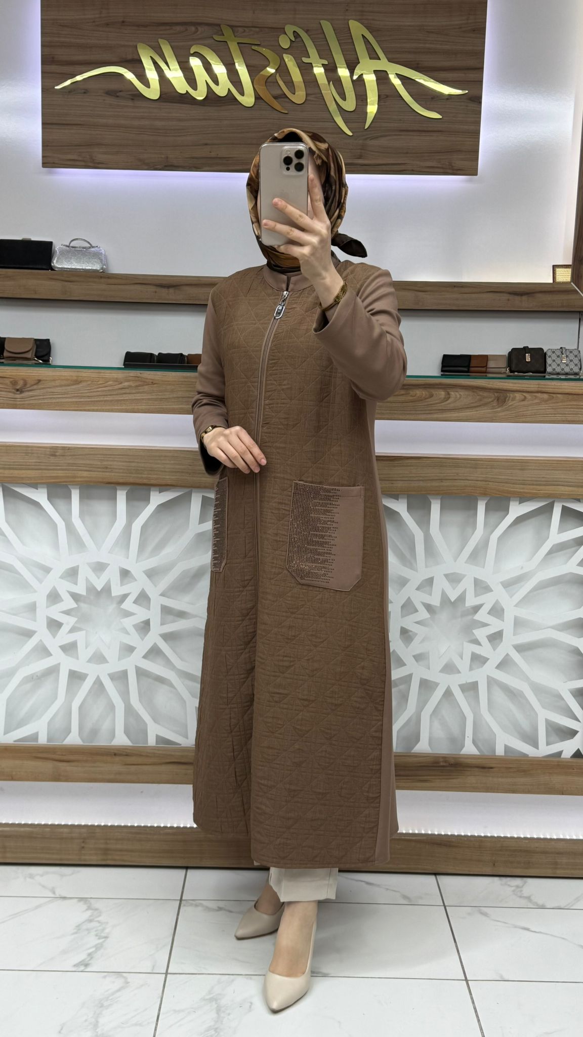 Cebi Taş Detaylı Önü Kapitone Kolları ve Arkası Model Kumaş Giy çık kap haya A1634