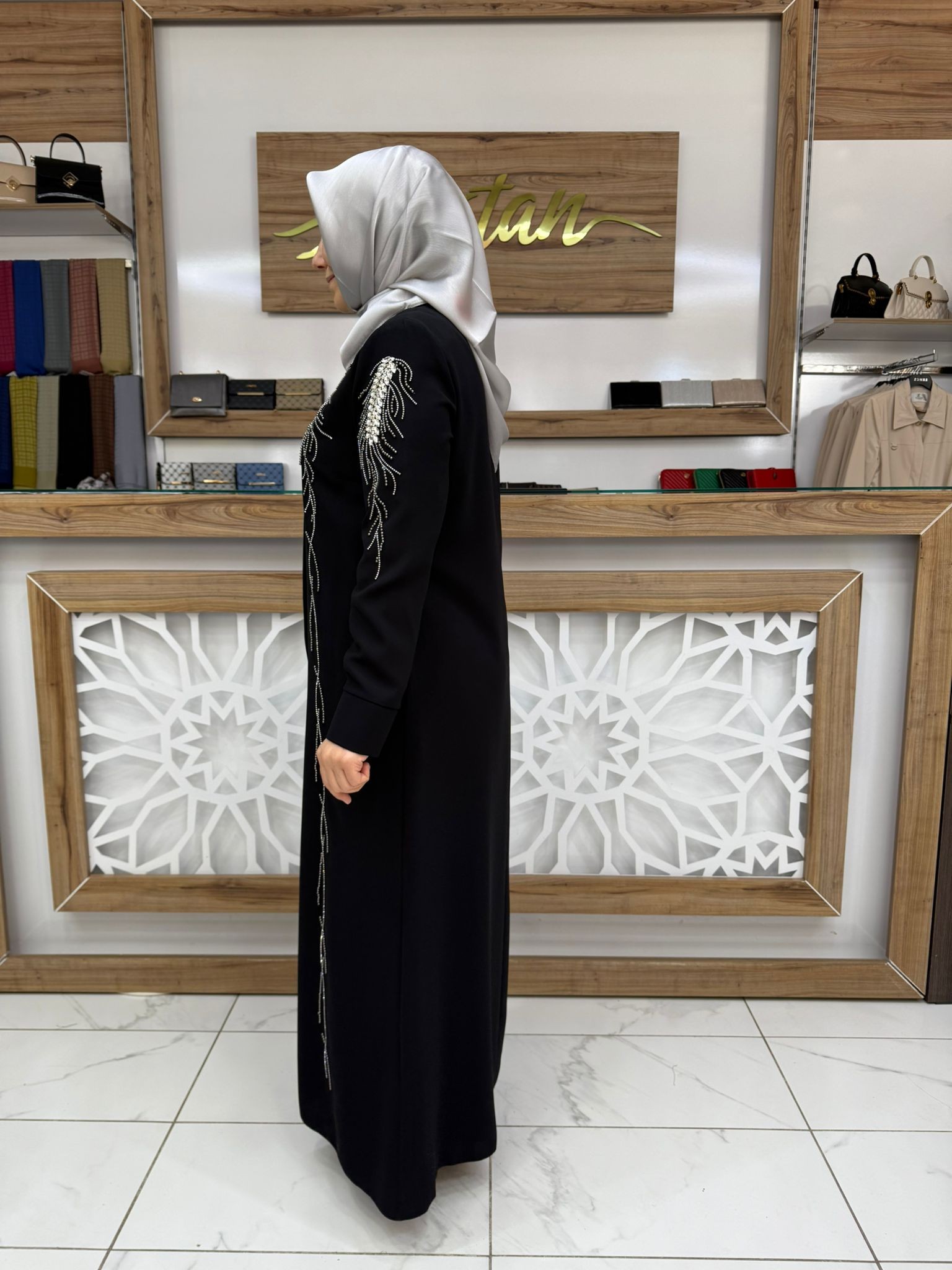 Omzu ve Önü Taş Detaylı Abiye Ferace srm 8285