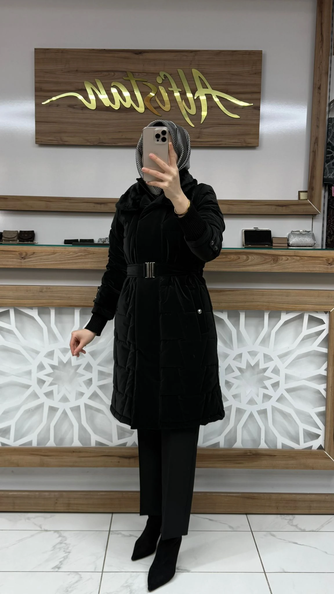 Yakası Kürk ve Kemer Detaylı  Şişme Mont ZÜHRE 12764