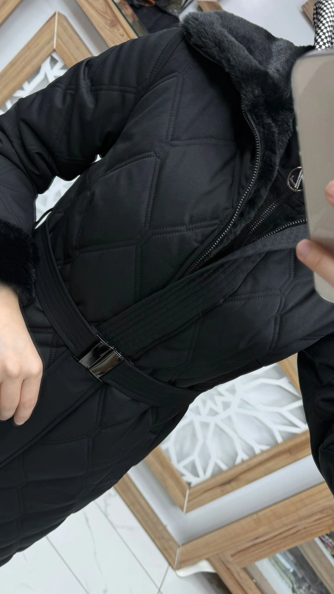 Peluş Yaka ve Kol Detaylı Taş Kapitone Mont ZÜHRE 13960 