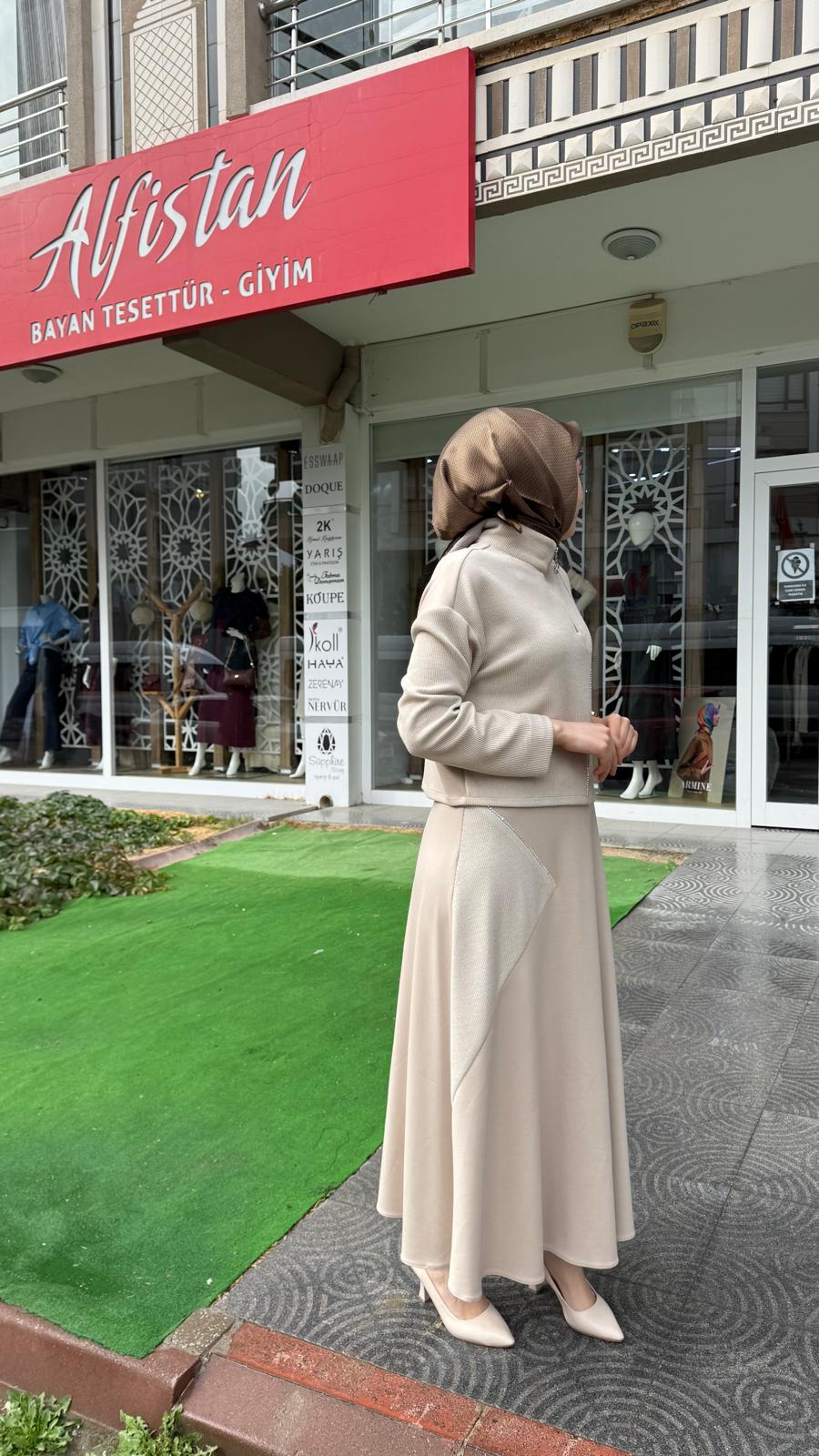 Dik Yaka Renk Bloklu İkili Takım ZÜHRE TK-1180 - bej