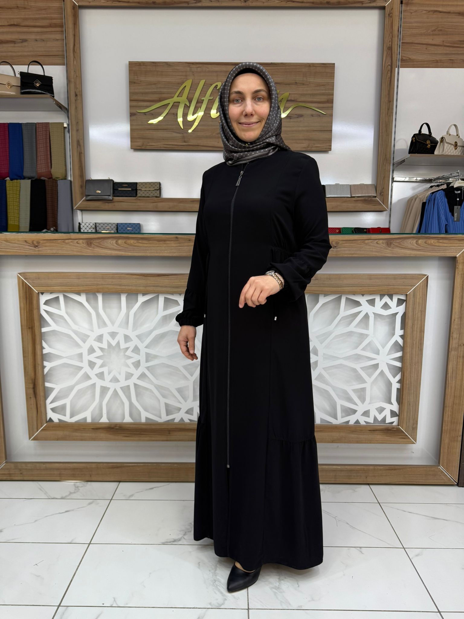 Beli Lastikli Büzgülü Fırfırlı Medine İpeği  Ferace zrny 5344