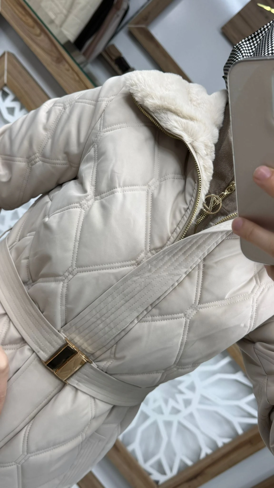 Peluş Yaka ve Kol Detaylı Taş Kapitone Mont ZÜHRE 13960 