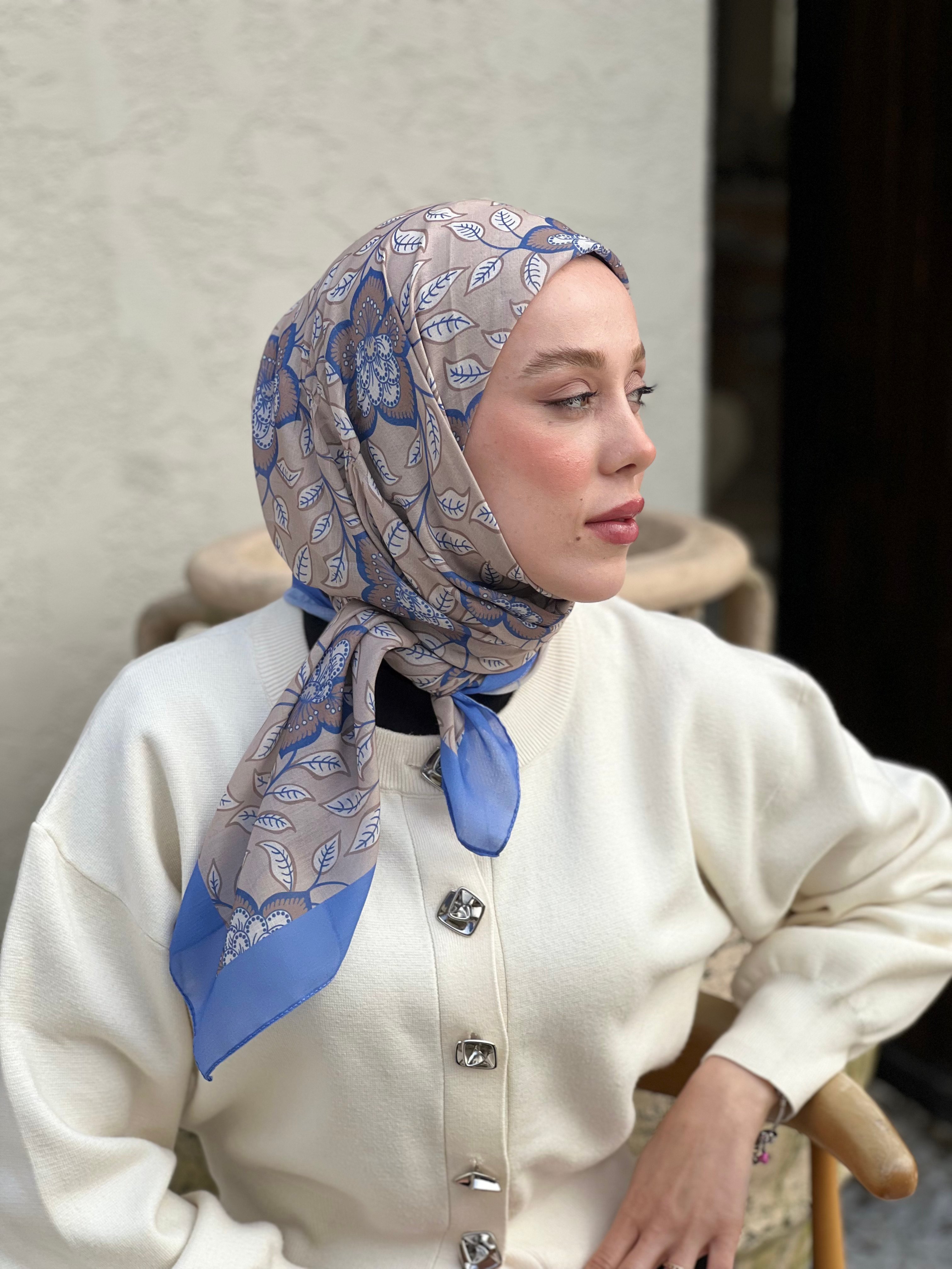 110 Cm Begonia Pattern Scarf - Blue