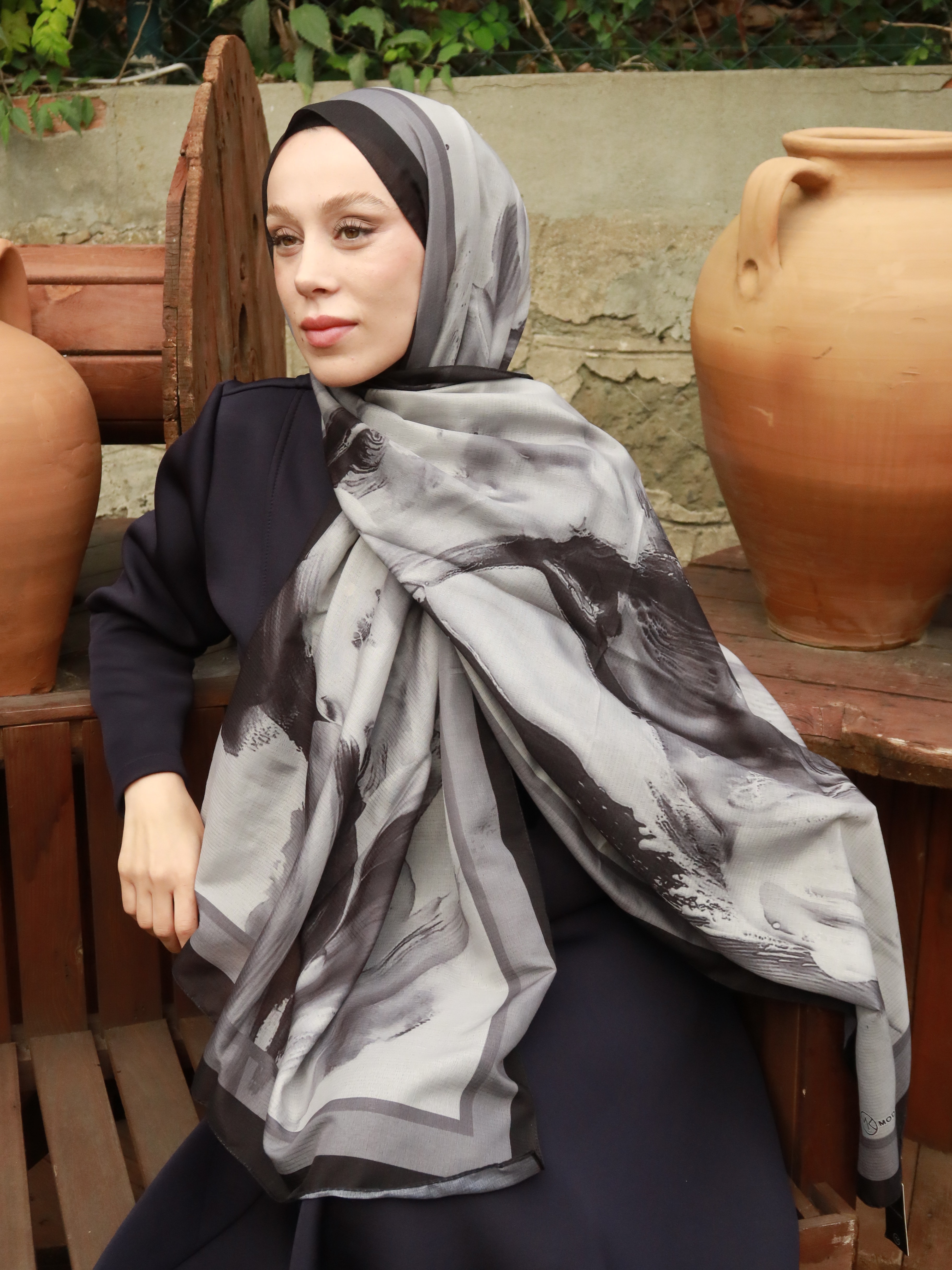 Punch Desen Lina Şal - Siyah-Gri