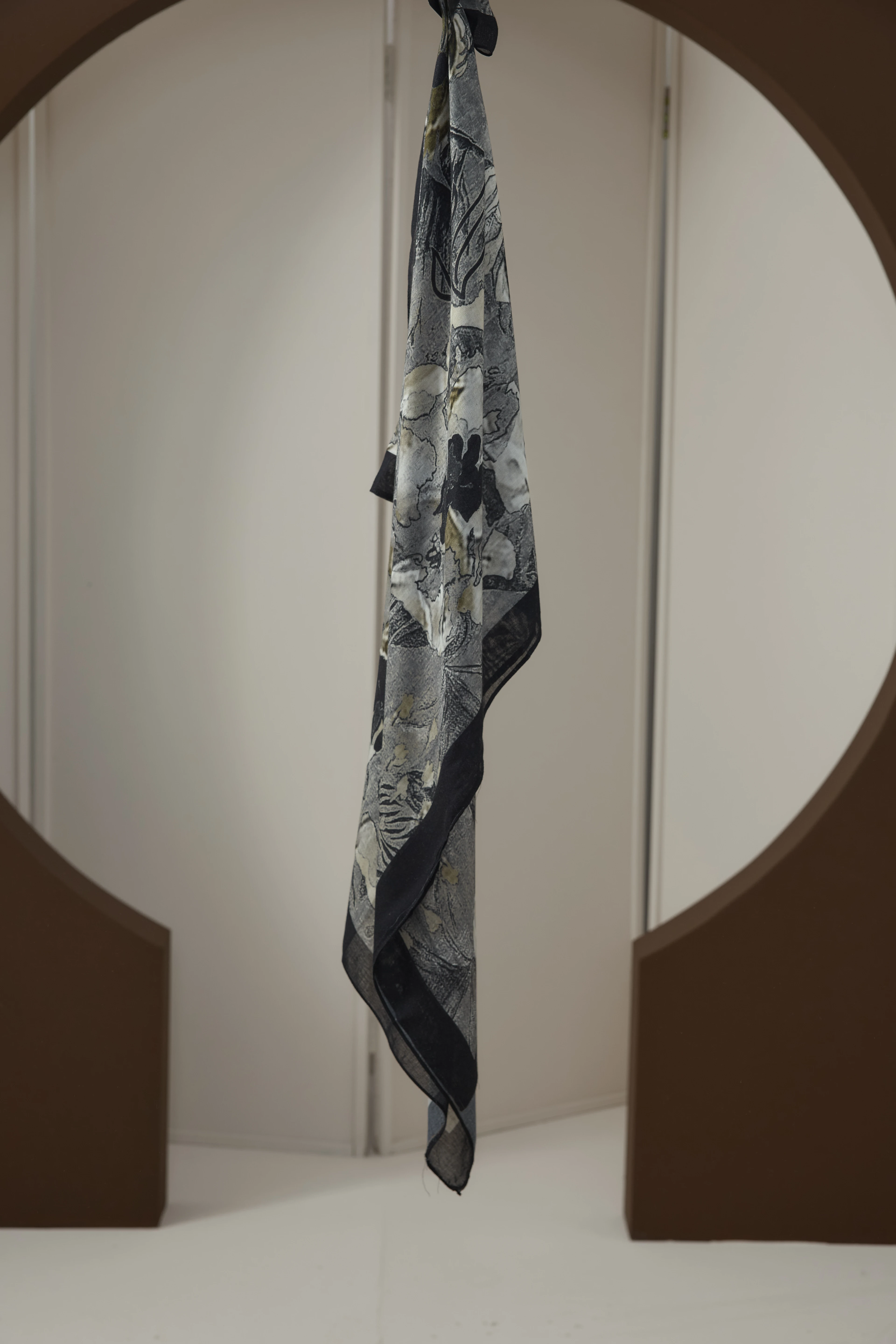 Nari Desen - Siyah-Haki