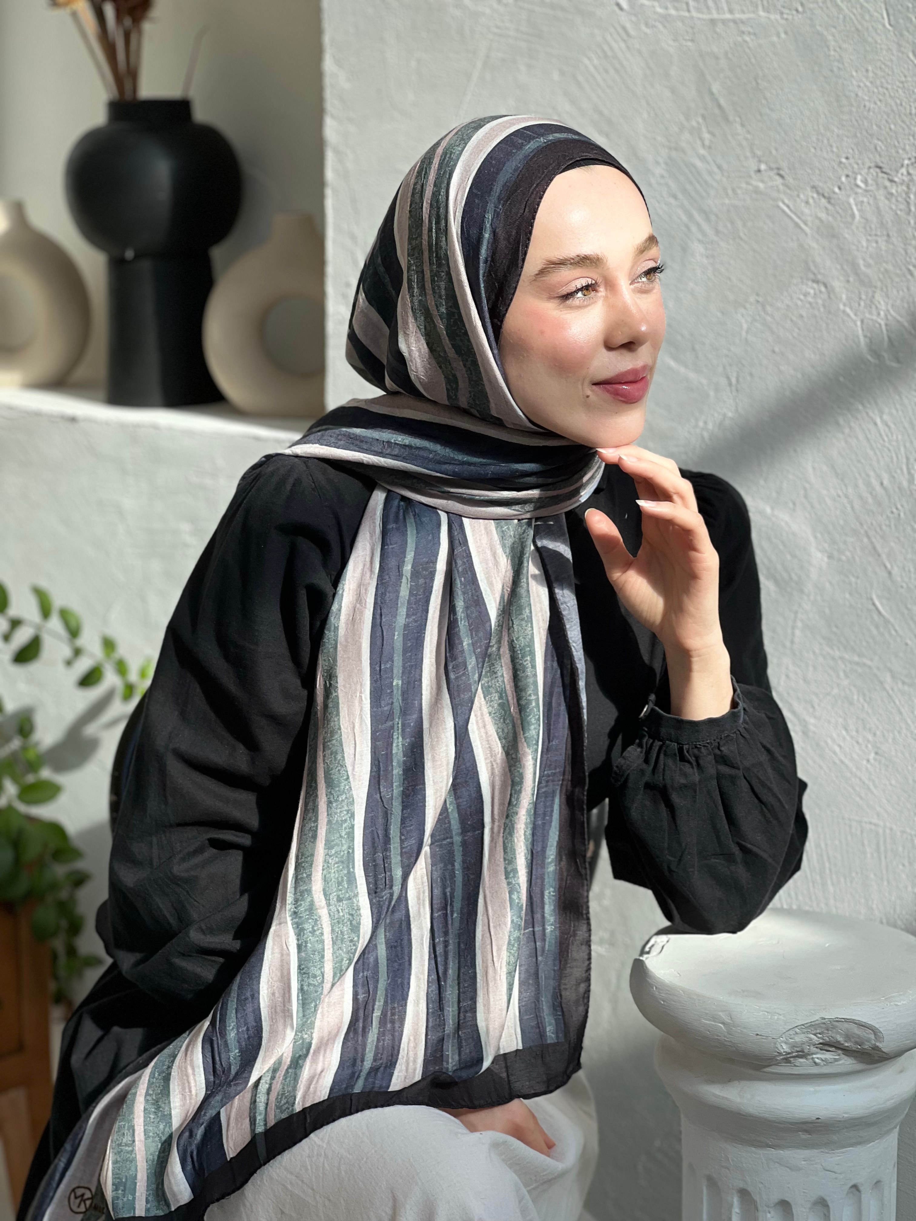 Stripe Pattern Bamboo Shawl - Black-Oleaster