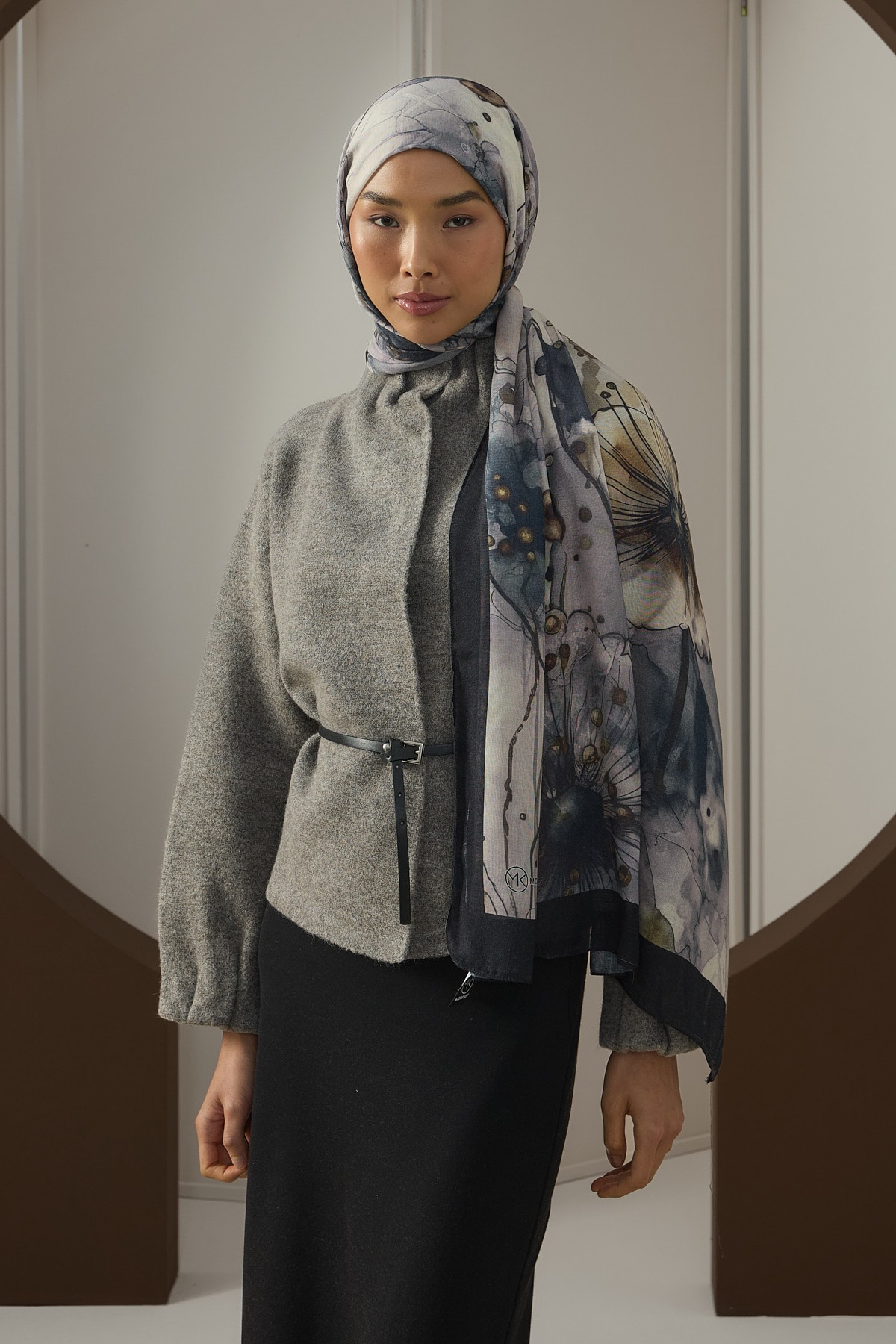 Shunwa Desen - Black-Antique Beige