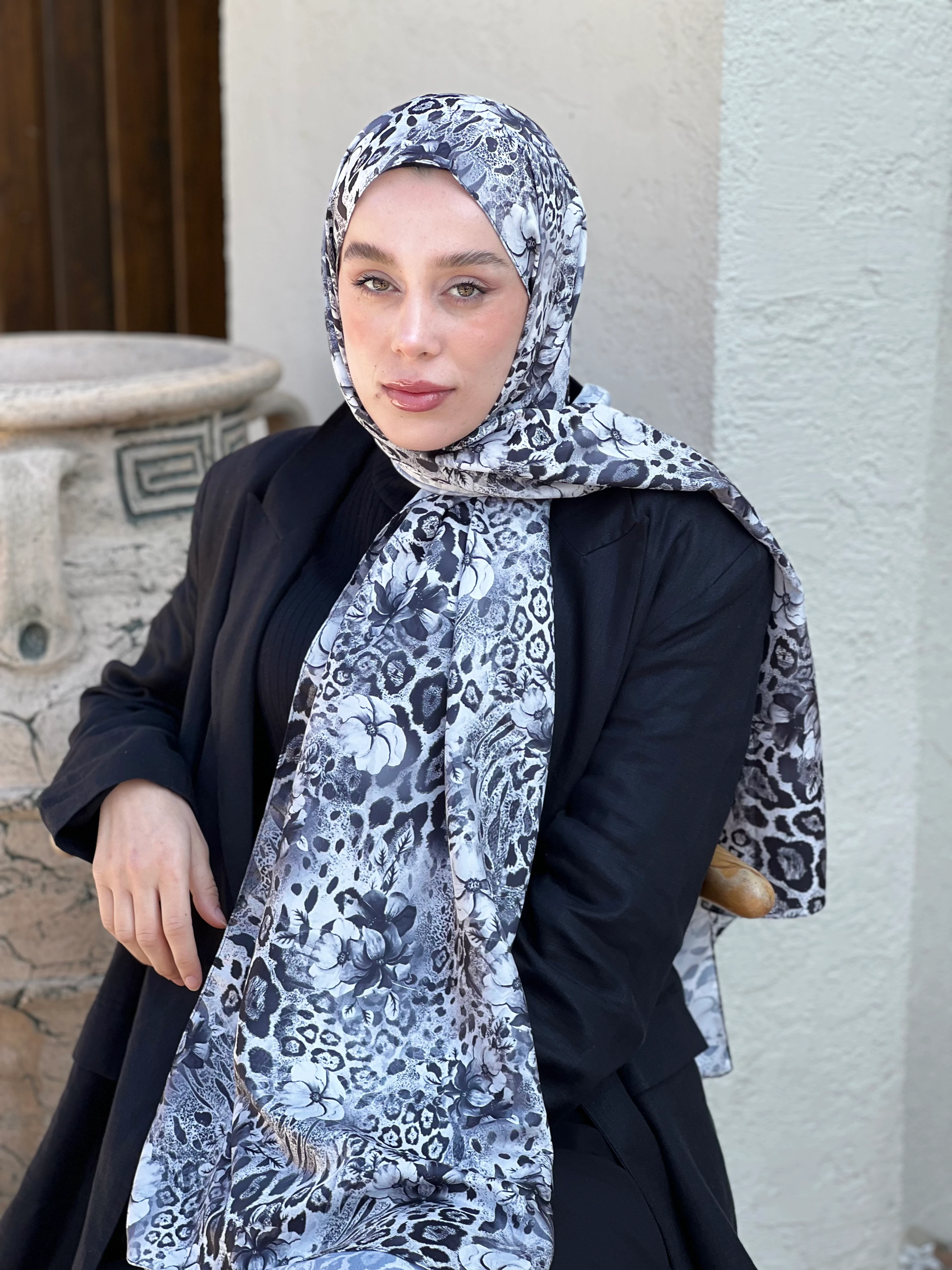 Flor Pattern Twill Shawl