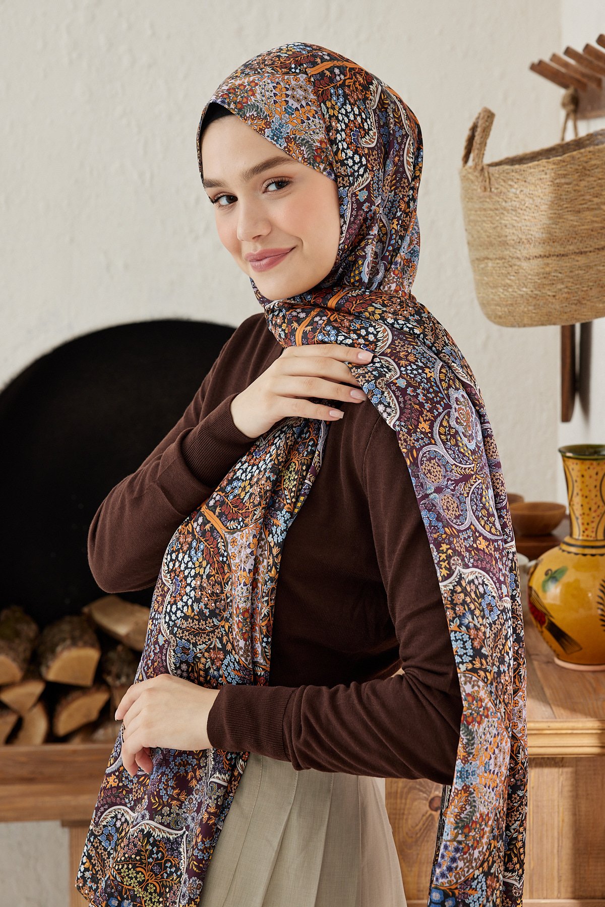 Silky Shawl Munhani Pattern - Rubin-Siyah