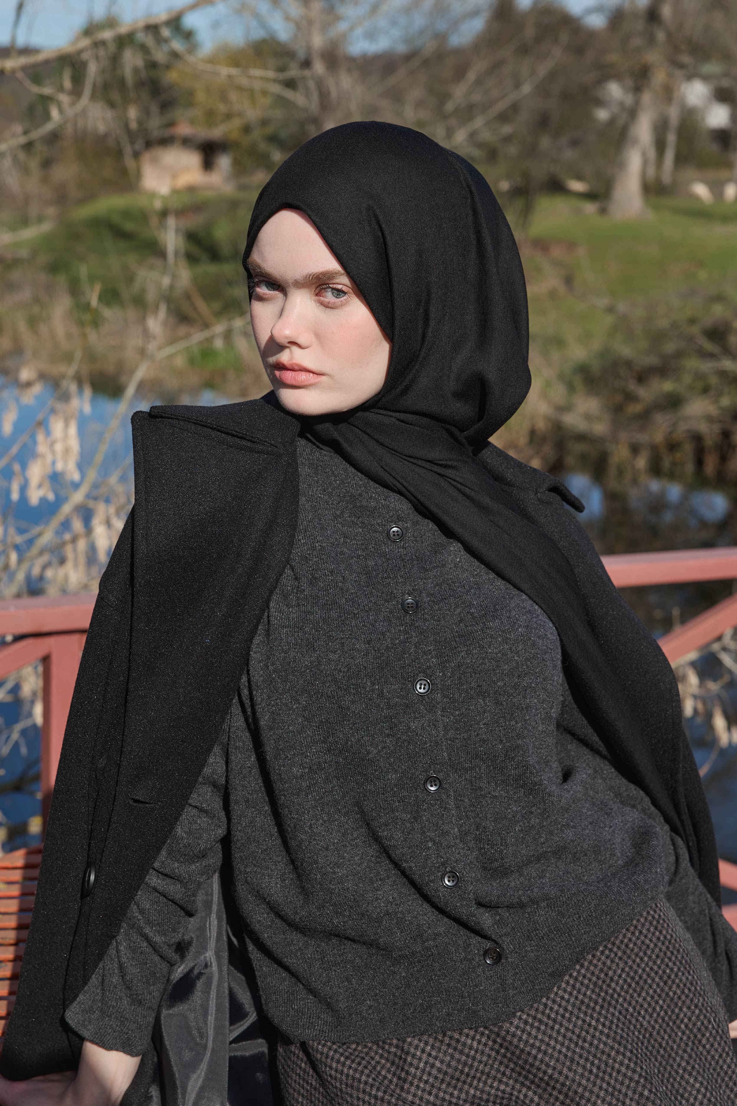 Liora Viskon Şal - Siyah