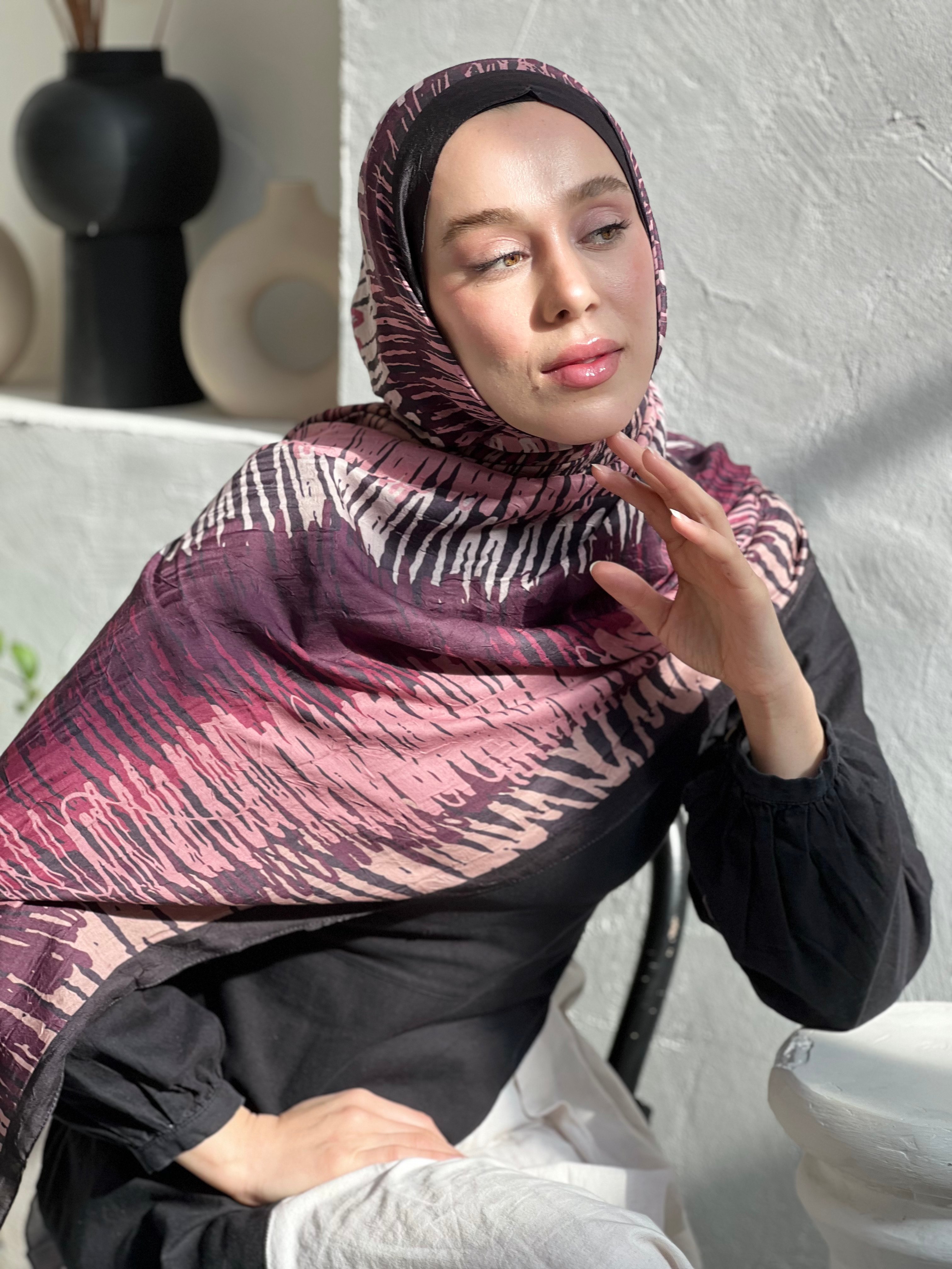 Linye Pattern Bamboo Shawl - Black-Rubin