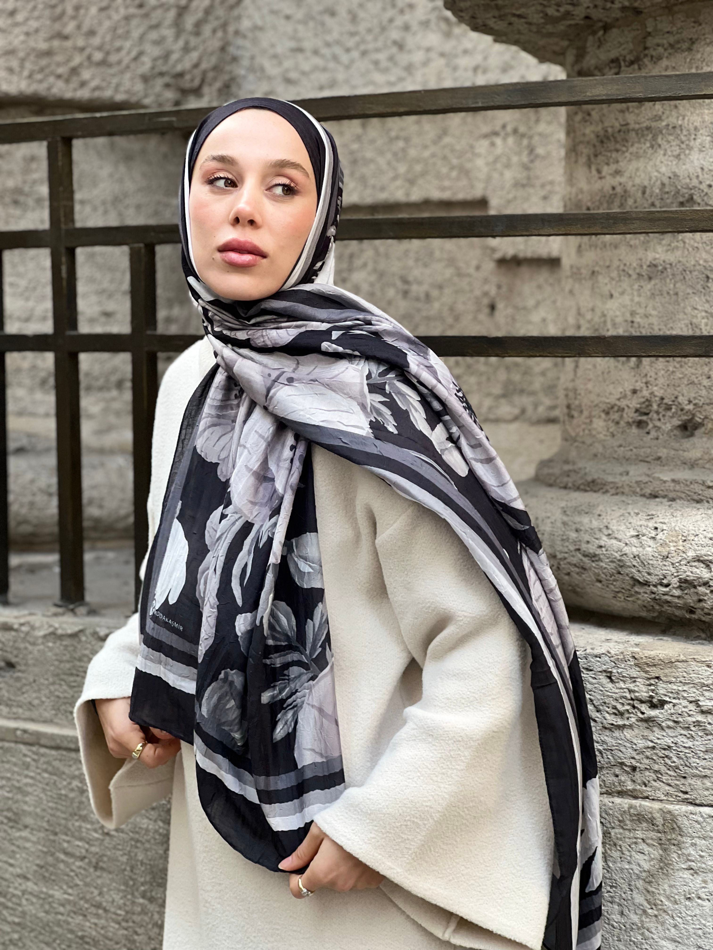 Margarit Pattern Bamboo Shawl - Black-White