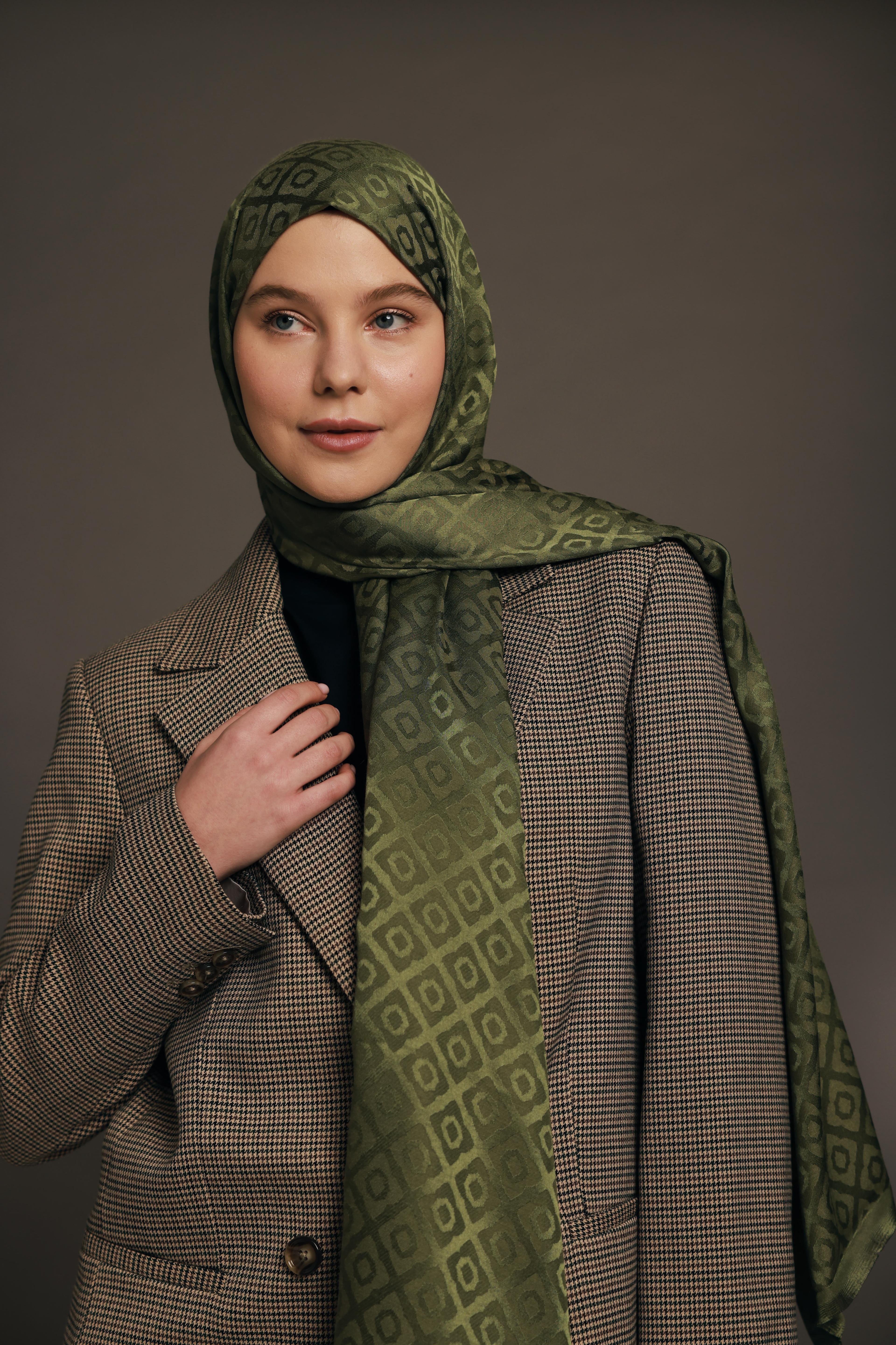 Harmony Jacquard Series Water Lily Pattern Shawl - Khaki