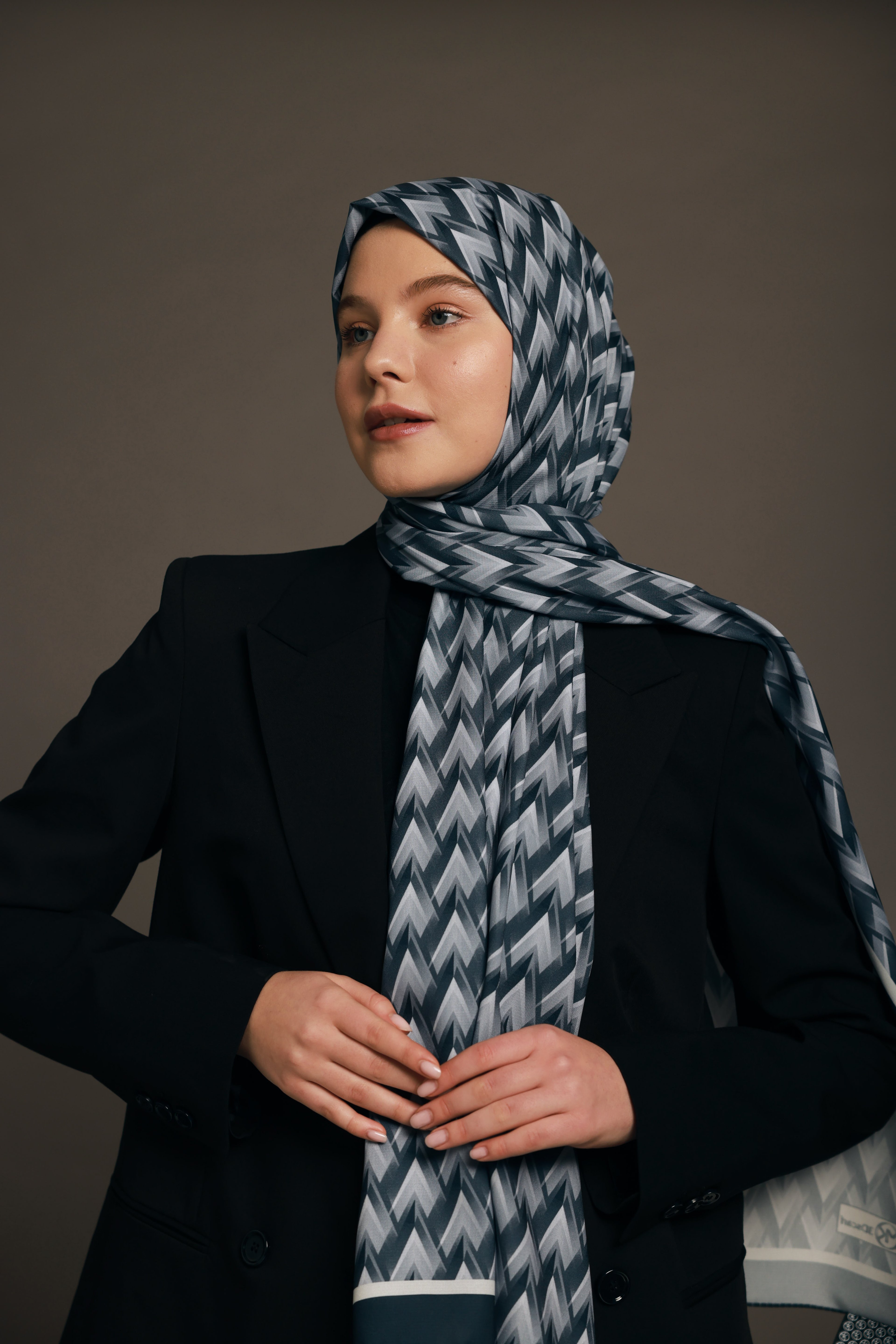 3D Scarf Everest Pattern Medina Silk Shawl - Dark grey