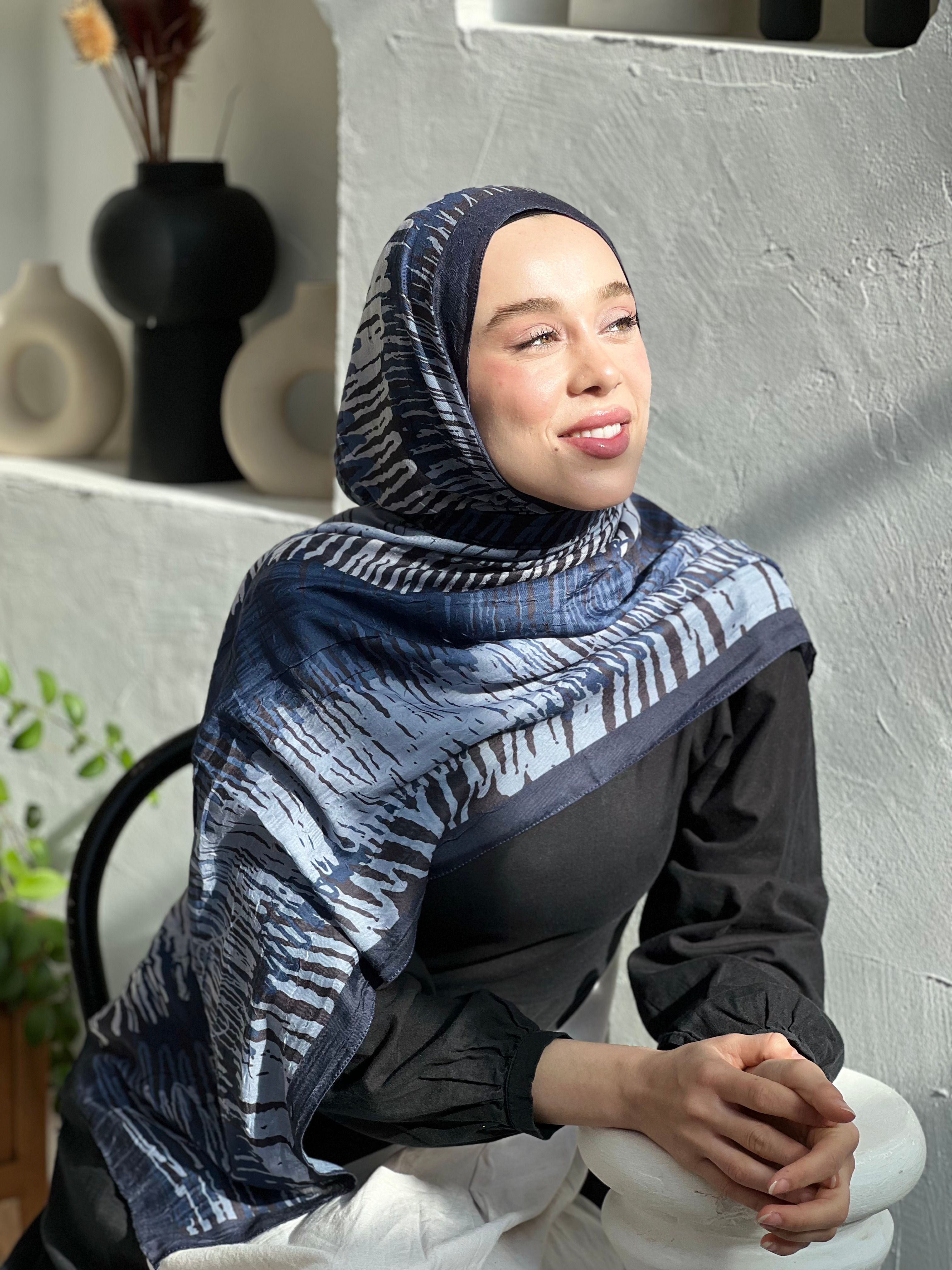 Linye Pattern Bamboo Shawl - Navy Blue