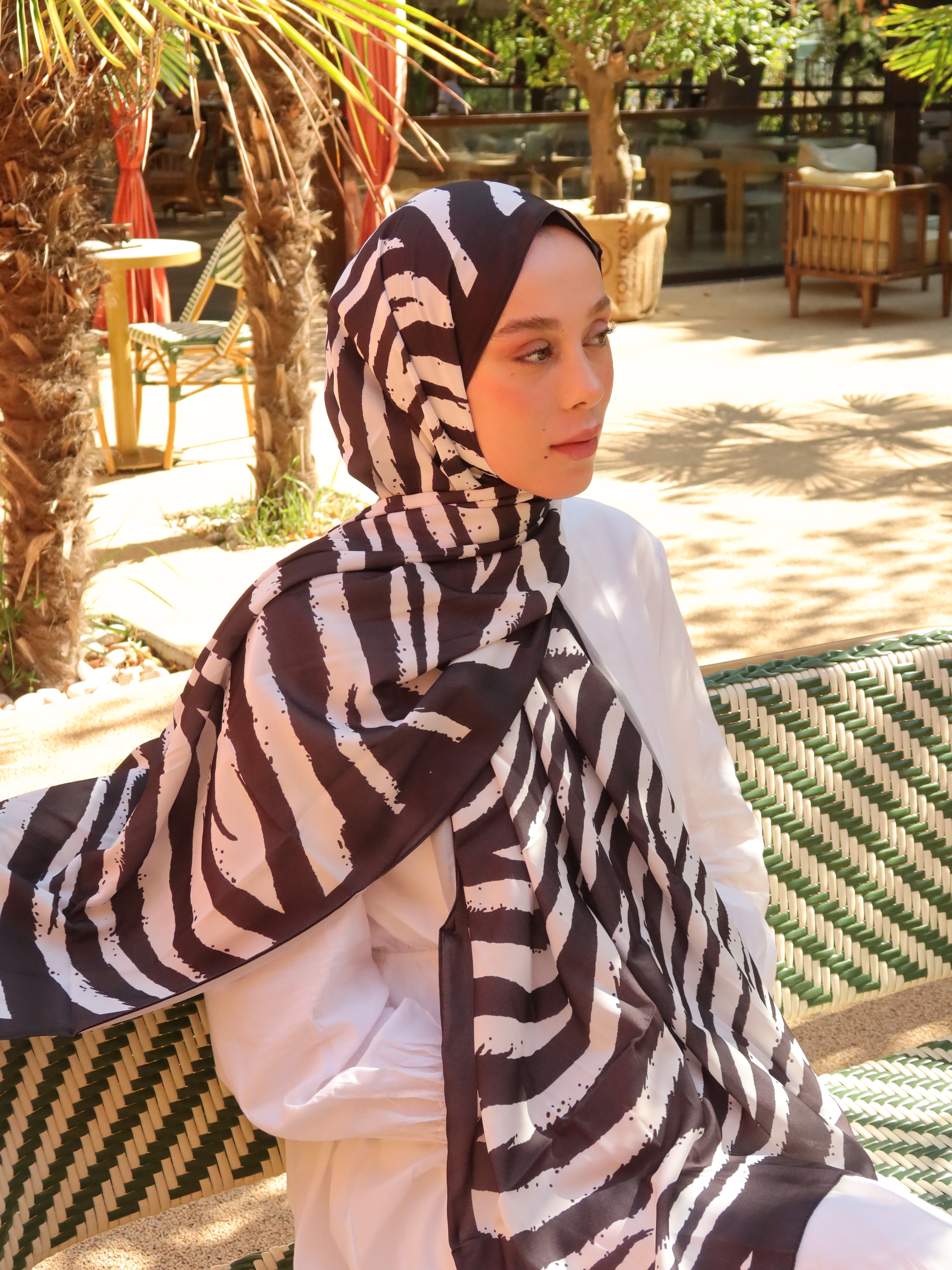 Black And White Medine İpeği Şal  - Tigris Desen