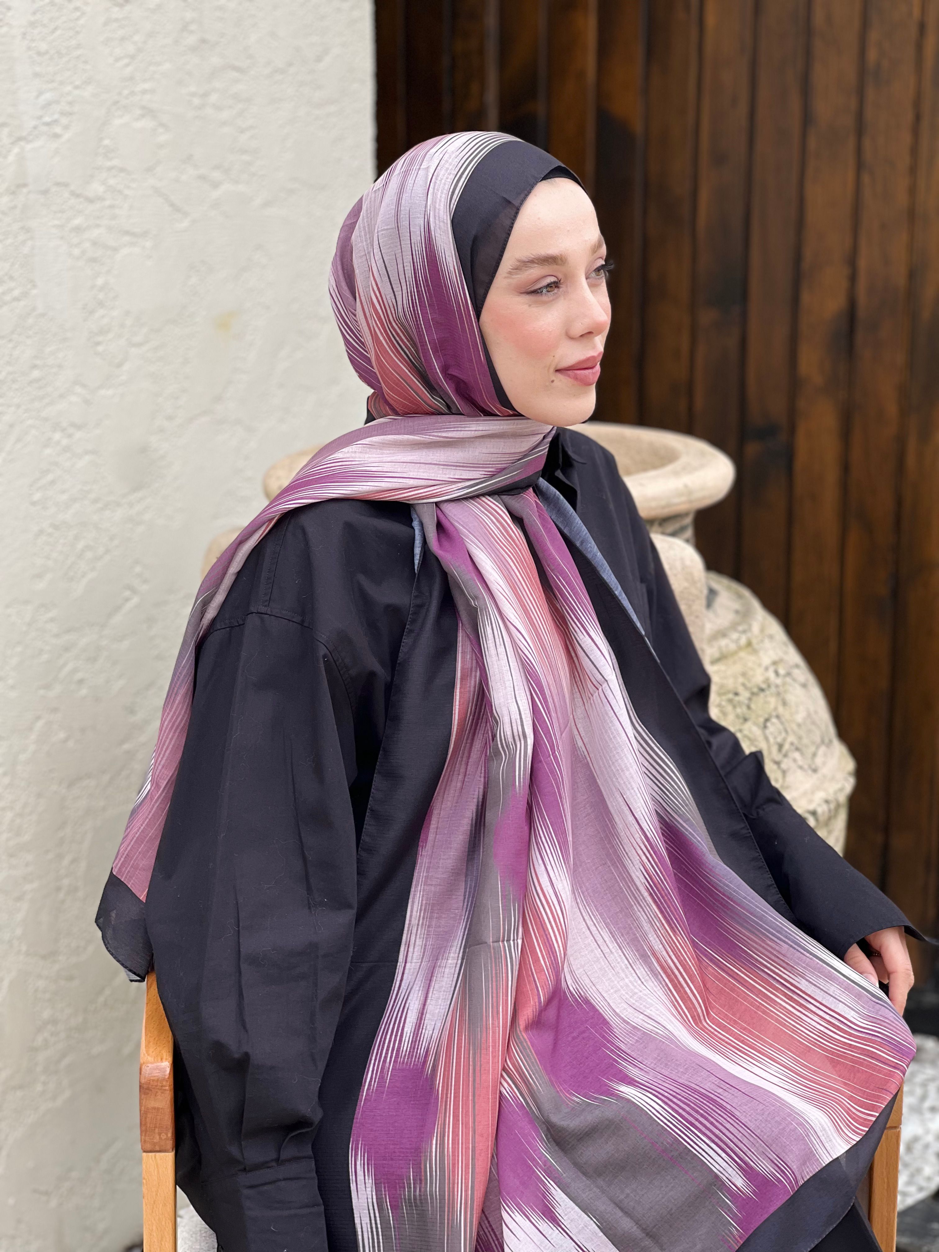 Vakkas Pattern Lina Shawl - Black-Plum