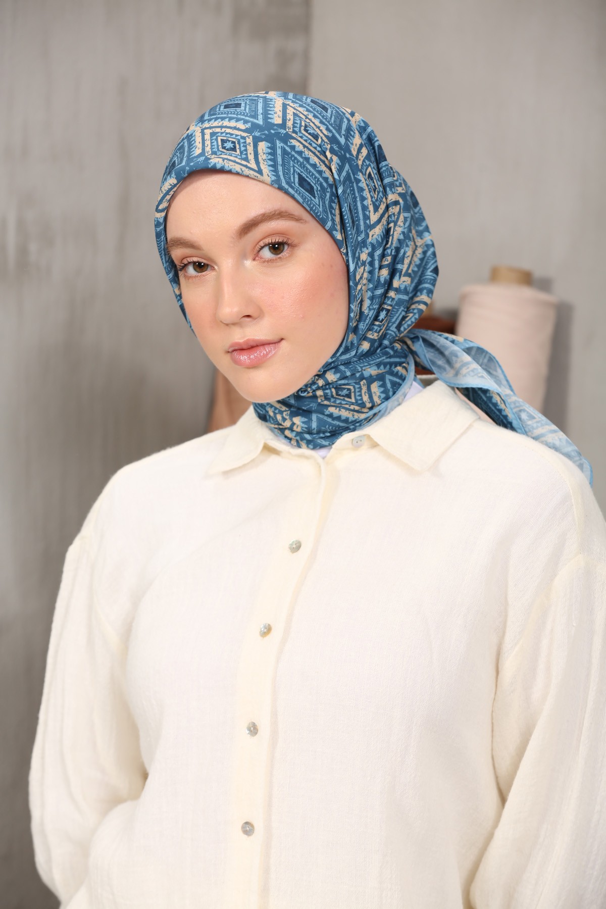 Rugs Pattern Cotton Scarf - Blue 