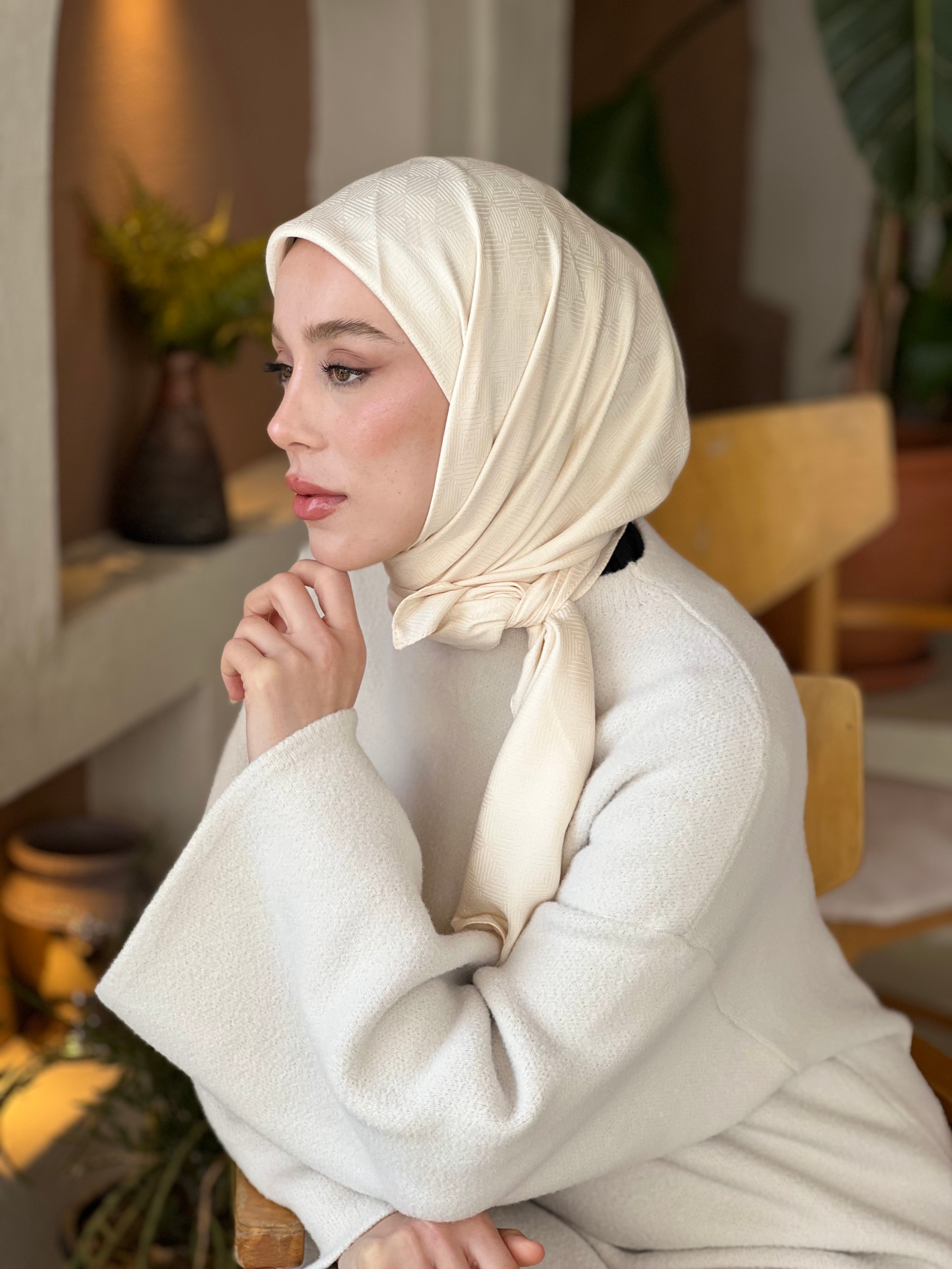 İpeksi Jakar Serisi Dama Çizgi Desen Eşarp
