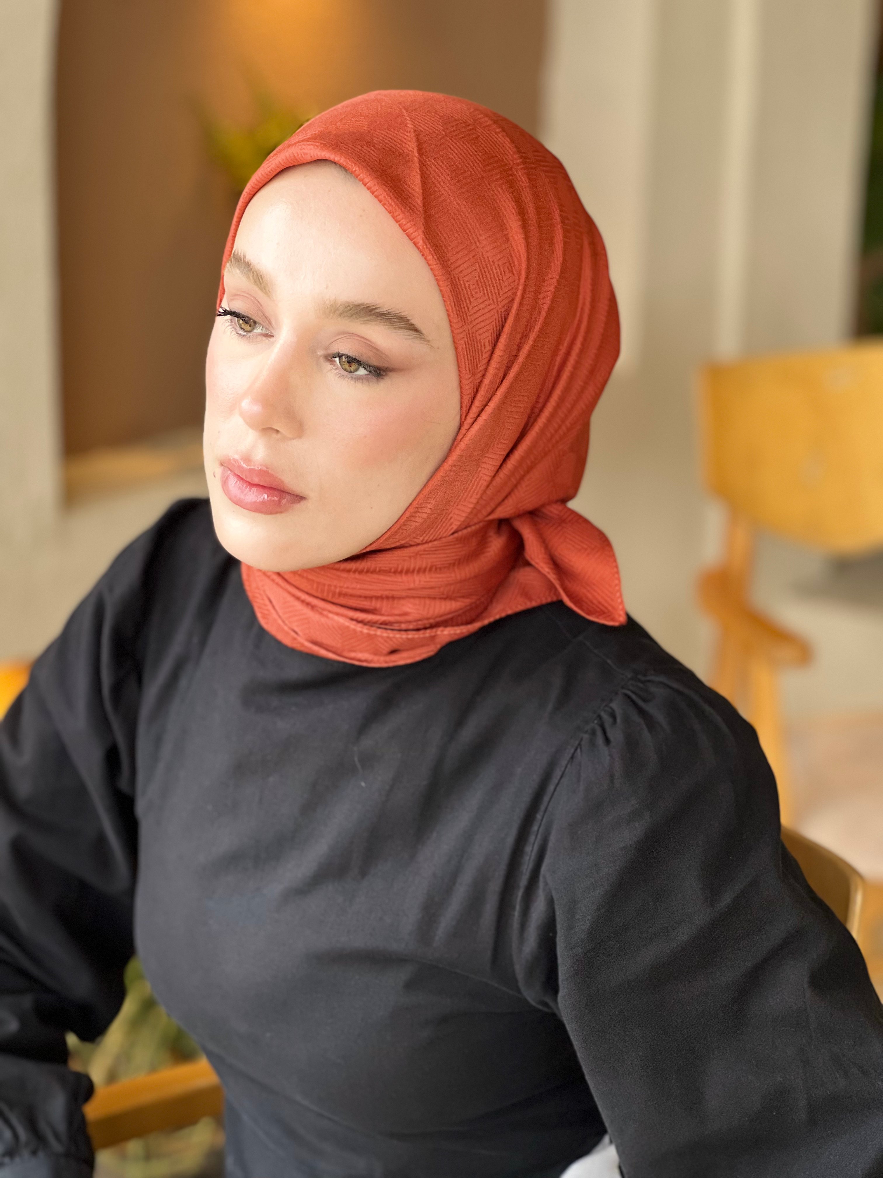 İpeksi Jakar Serisi Dama Çizgi Desen Eşarp