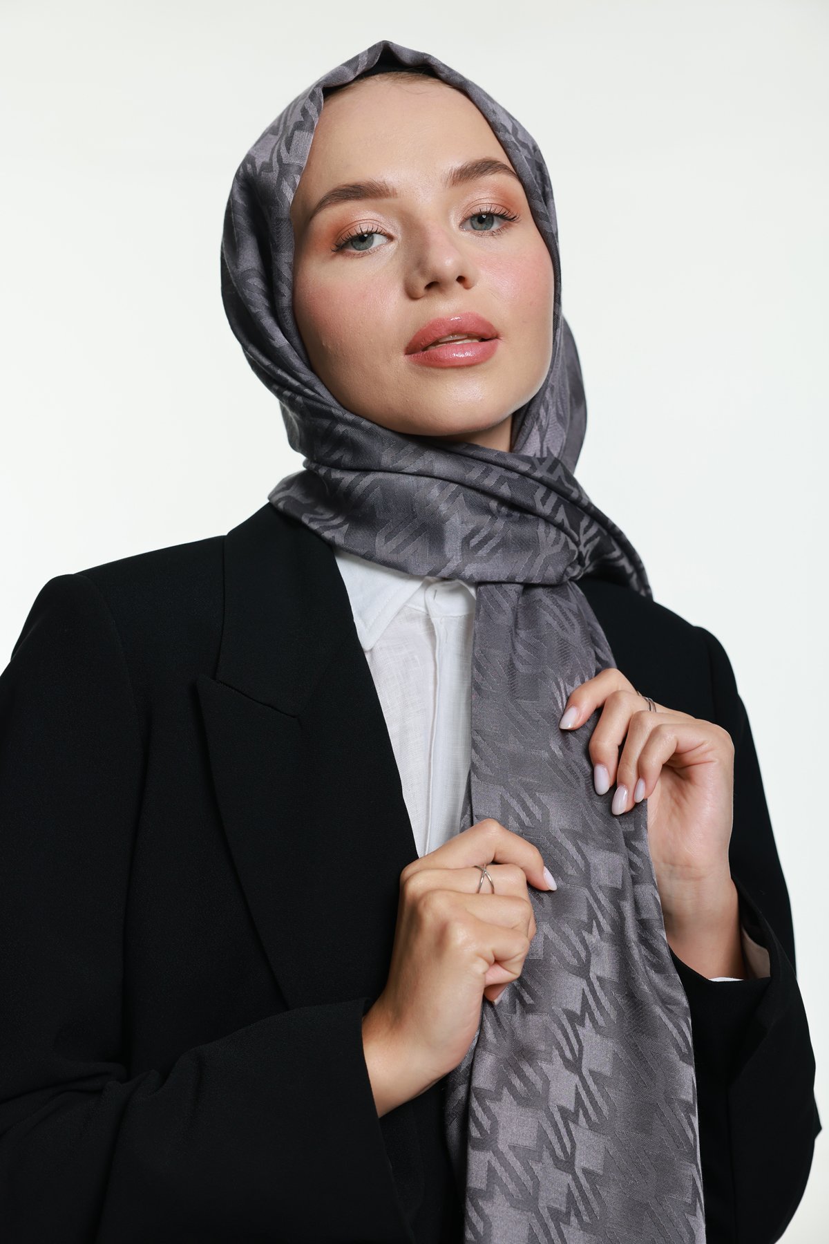 Harmony Jacquard Series M Crowbar Pattern Shawl - Anthracite