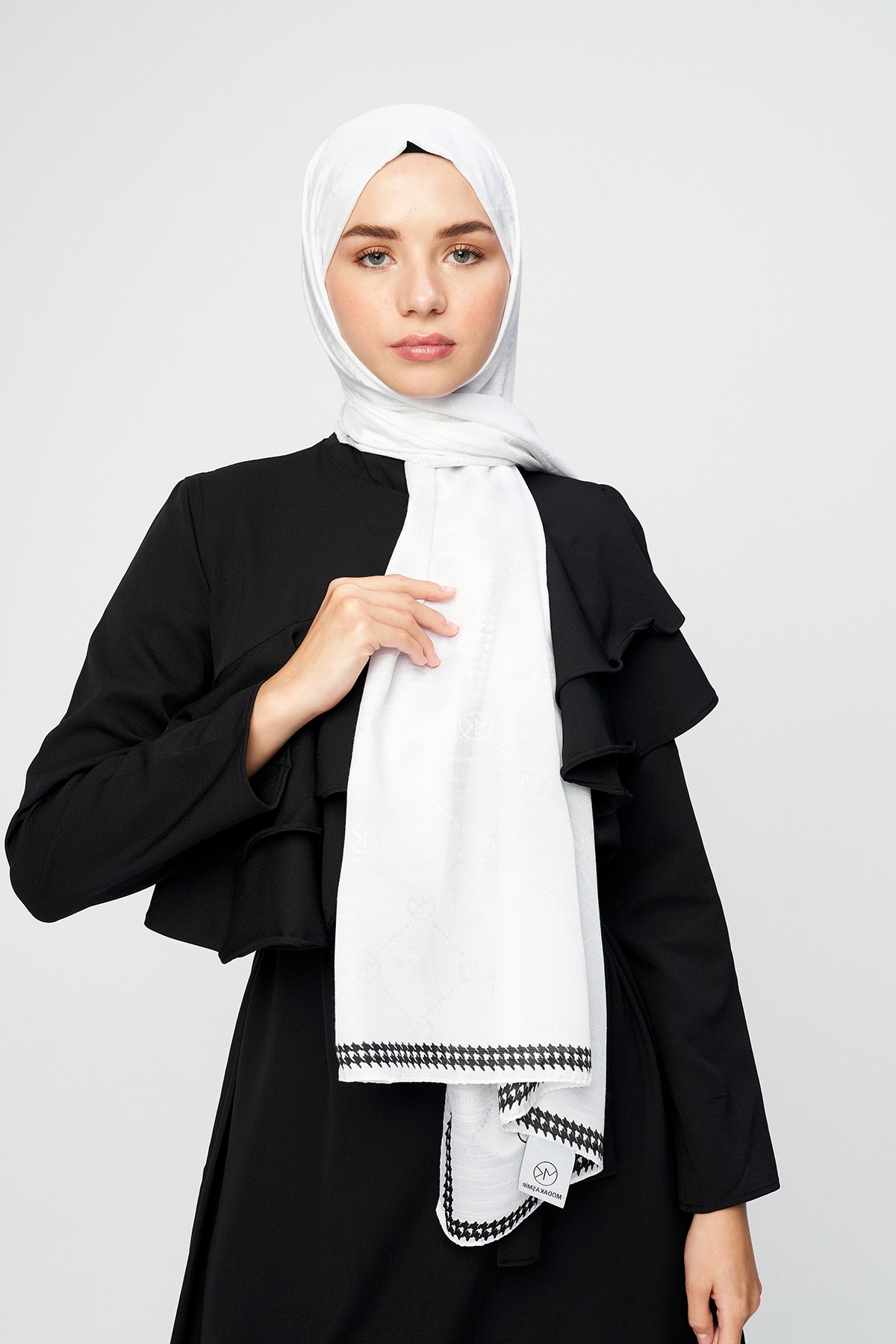 Monogram Jacquard Series Crowbar Shawl - White