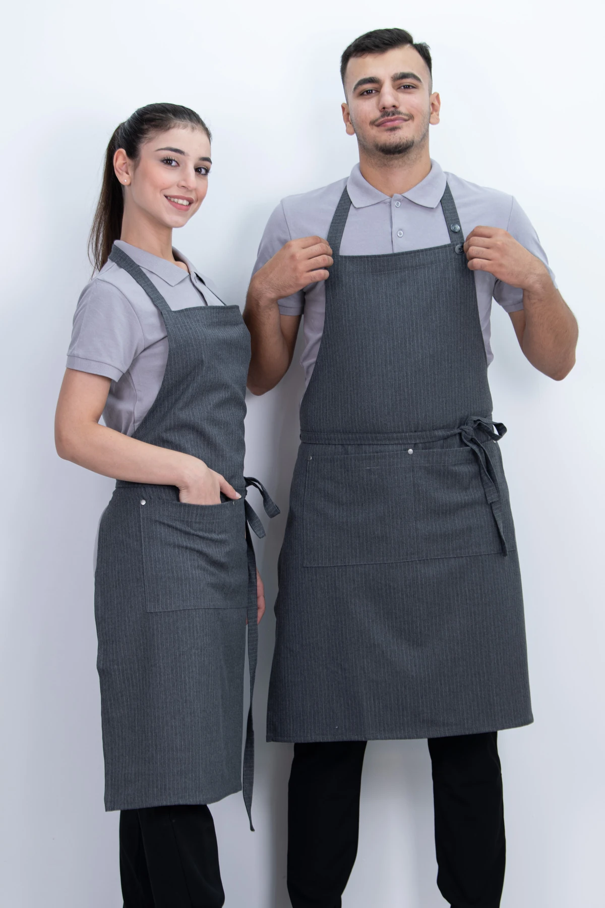 Düz Cepli Düğmeli Arkadan Ayarlanabilir Önlük