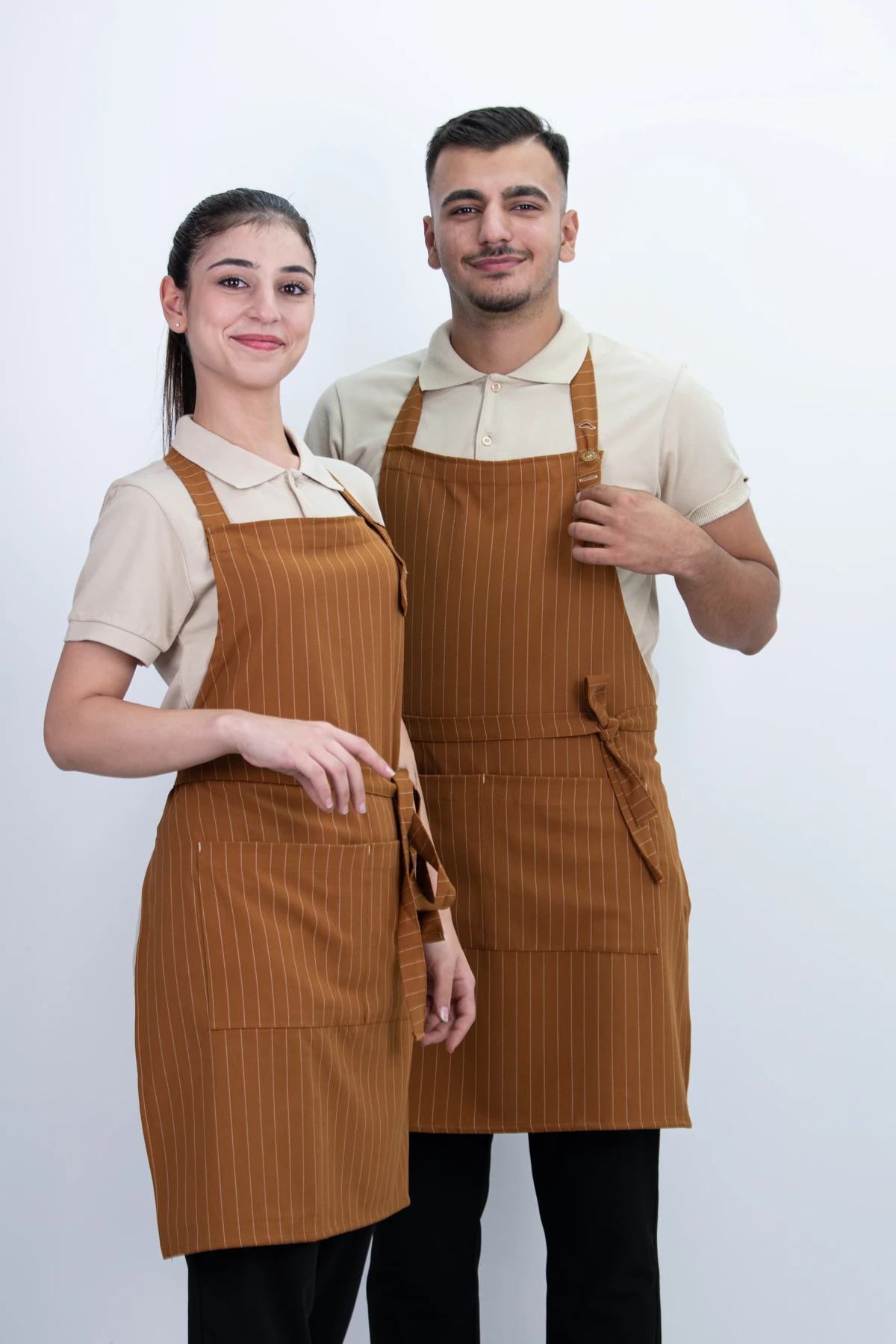 Çizgili Düğmeli Arkadan Ayarlanabilir Cepli Önlük