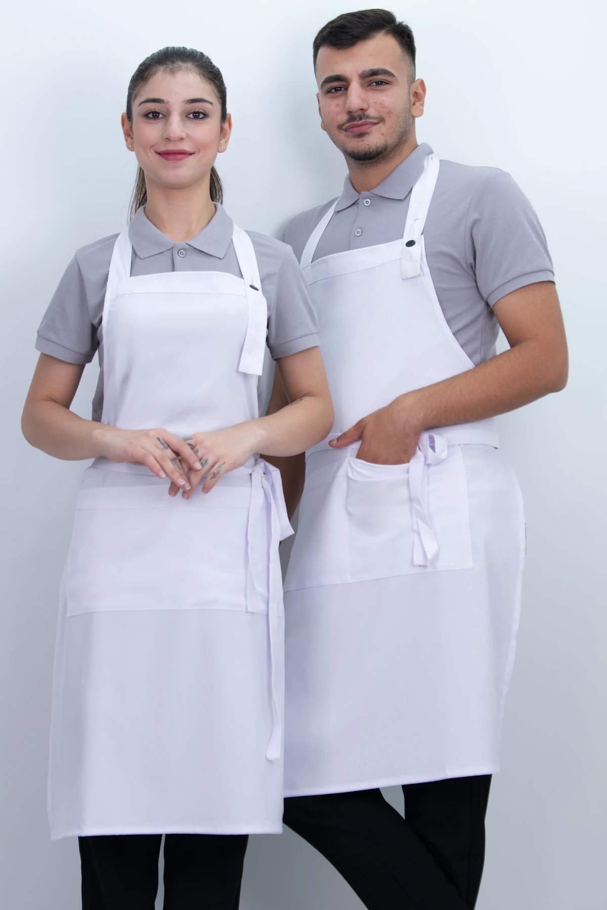 Düz Cepli Düğmeli Arkadan Ayarlanabilir Önlük