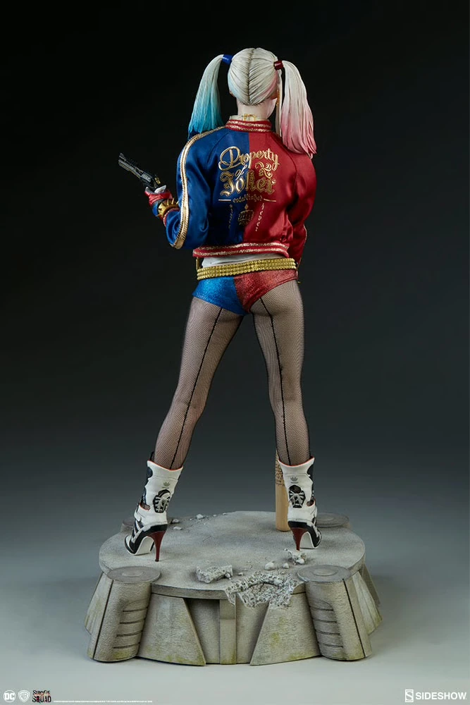 HARLEY QUINN Premium Format™ Figure by Sideshow Collectibles
