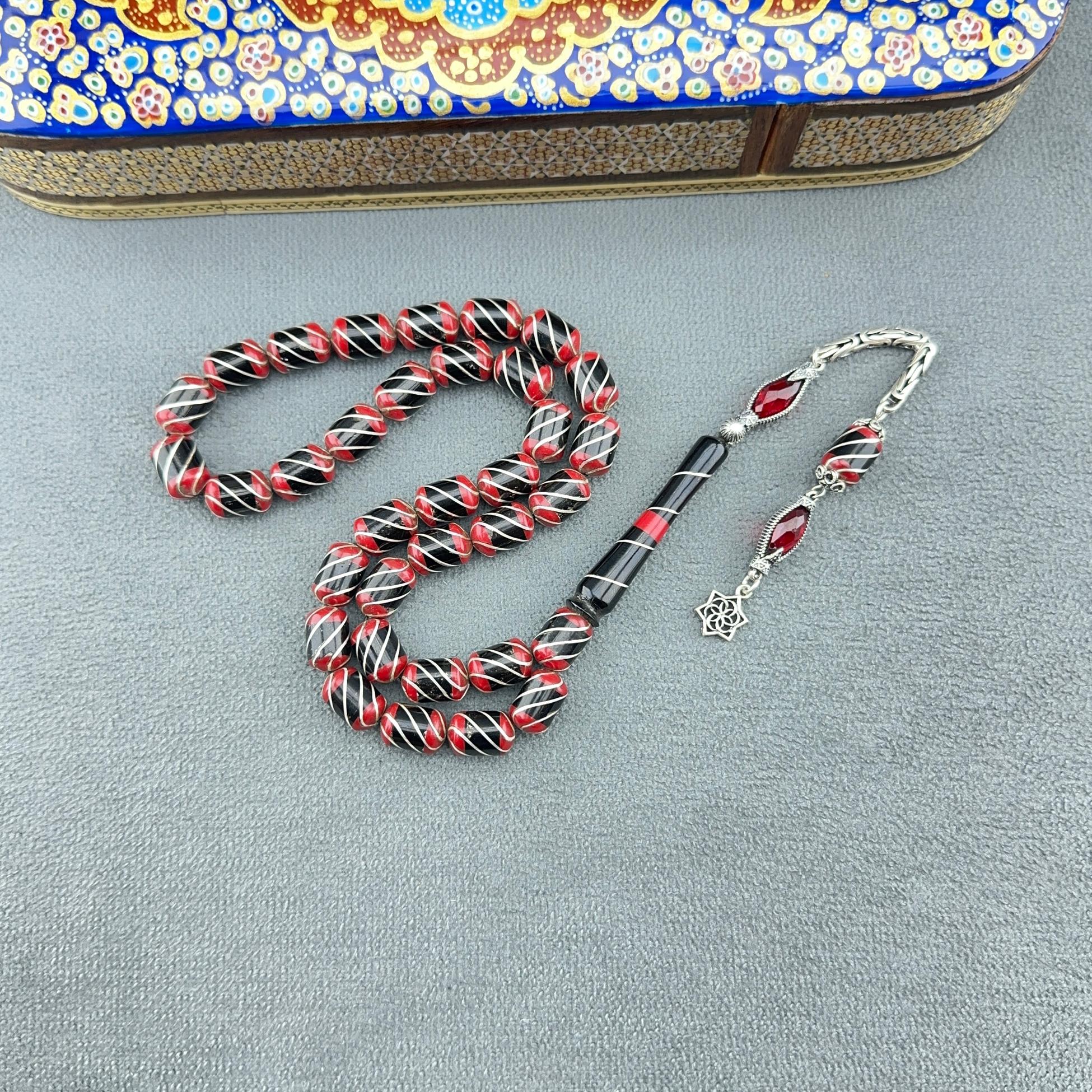 Her Haresinde Özel İşlemeli Gümüş Püsküllü Kırmızı Galalit İşlemeli Orjinal Oltu Taşı Tespih