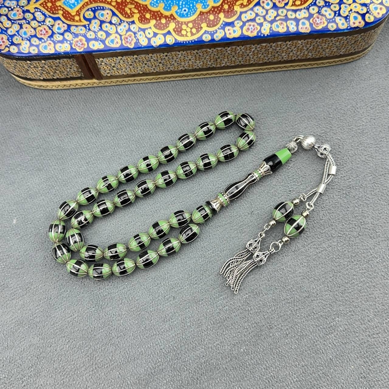 Türker KIZILELMA Usta İşçilikli Nakkaş Özel Tasarım Yeşil Renk Orjinal Oltu Taşı Tesbih