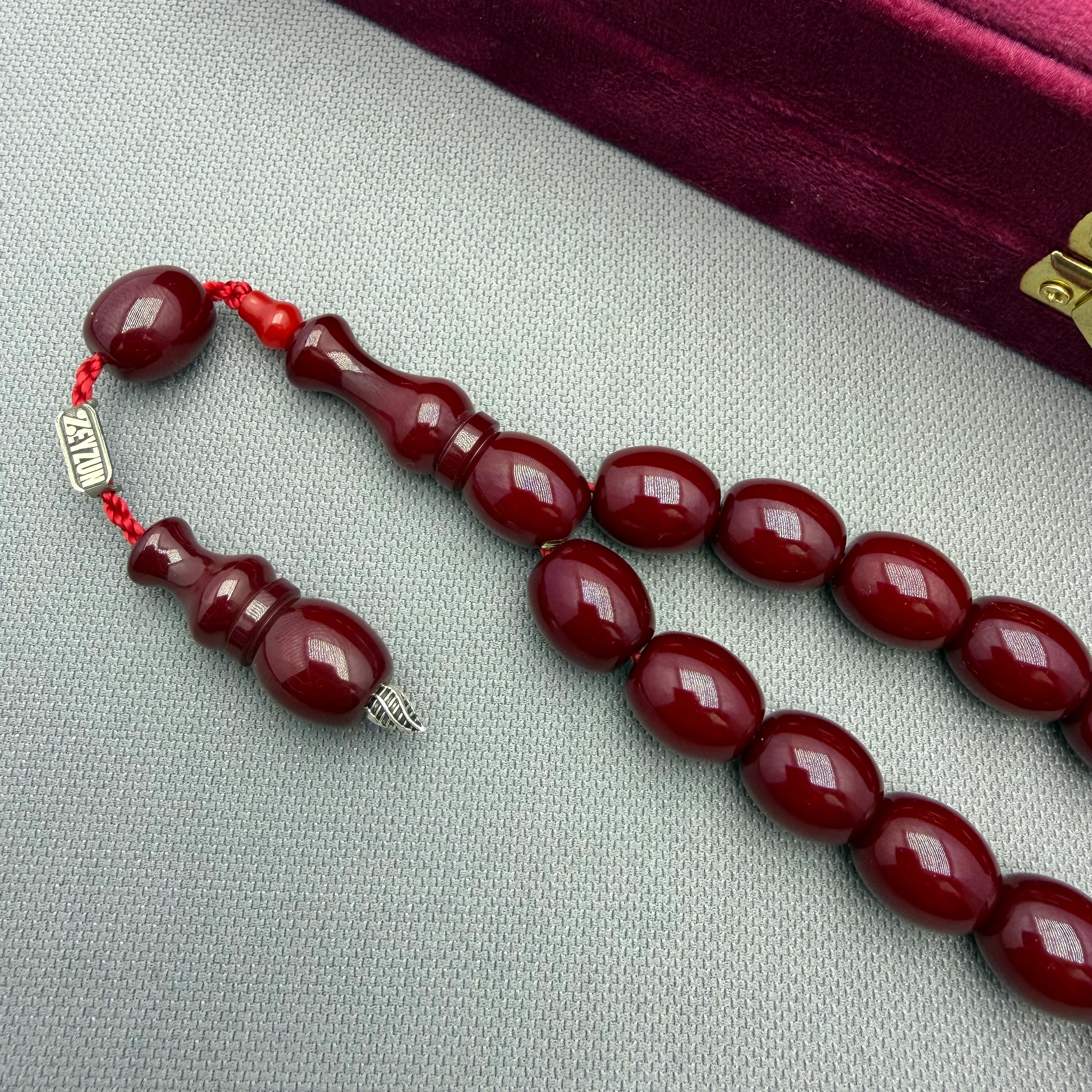 Zeyzun Usta İşçilikli Kapsül Kesim Bordo Efe Maskot Sıkma Kehribar Tespih