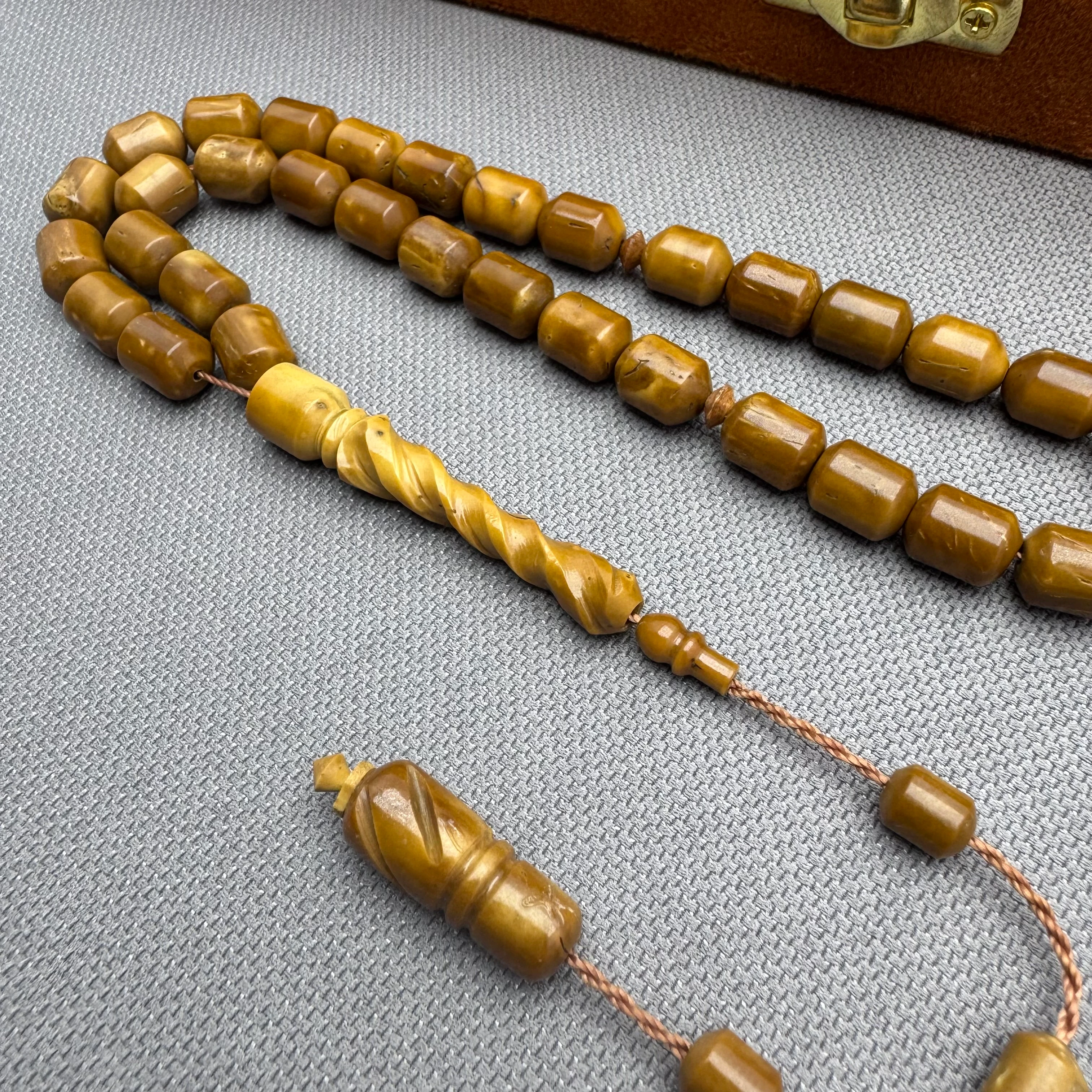 Kalem İşçilikli Özel İmameli Doğal Dokulu Kapsül Kesim Kuka Ağacı Tespih