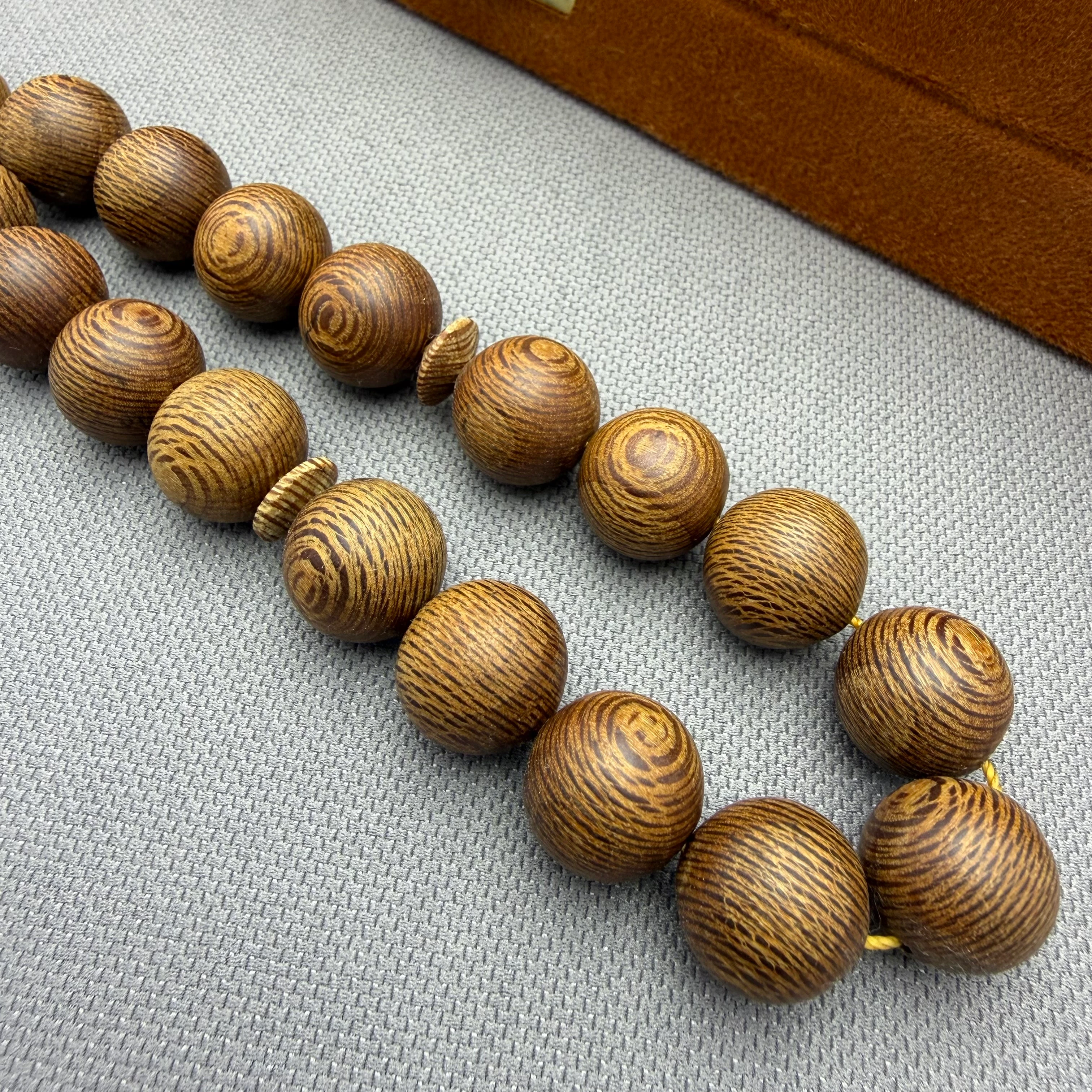 Yüz Yıldan Fazla Bir Tarih Doğal Dokulu Çınar Ağacı Tespih