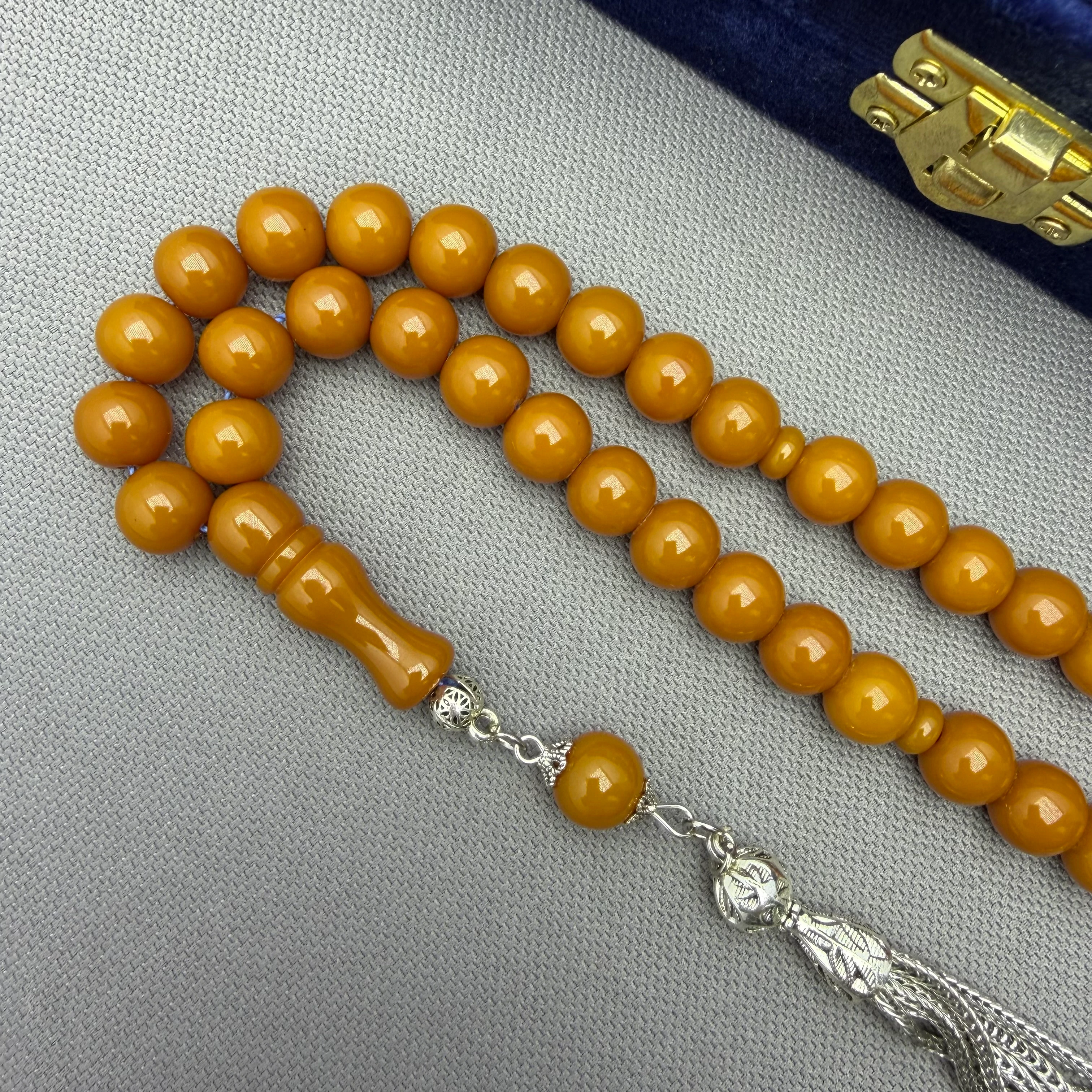 Alpaka Püsküllü Altı Sallantılı Sütlü Kahve Küre Kesim Sıkma Kehribar Tespih