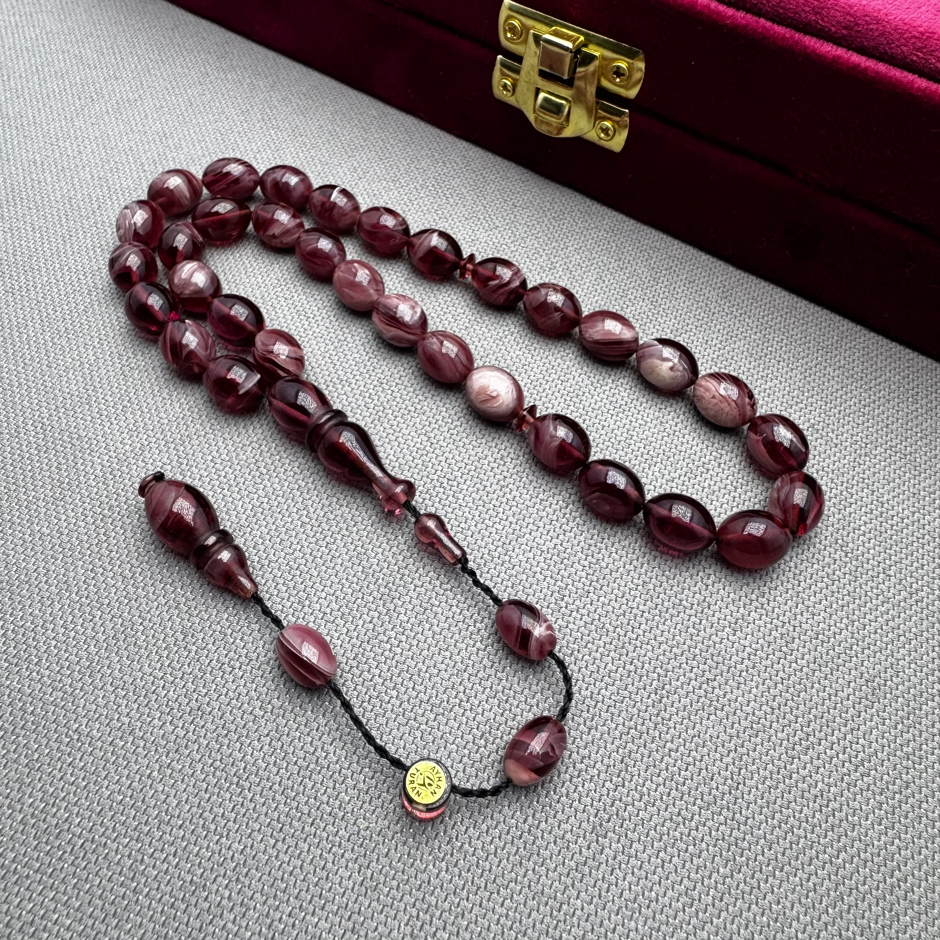 Ayhan TURAN Usta İşçilikli Bordo Renk Özel Döküm Hareli Beyzi Kesim Ateş Kehribar Tespih