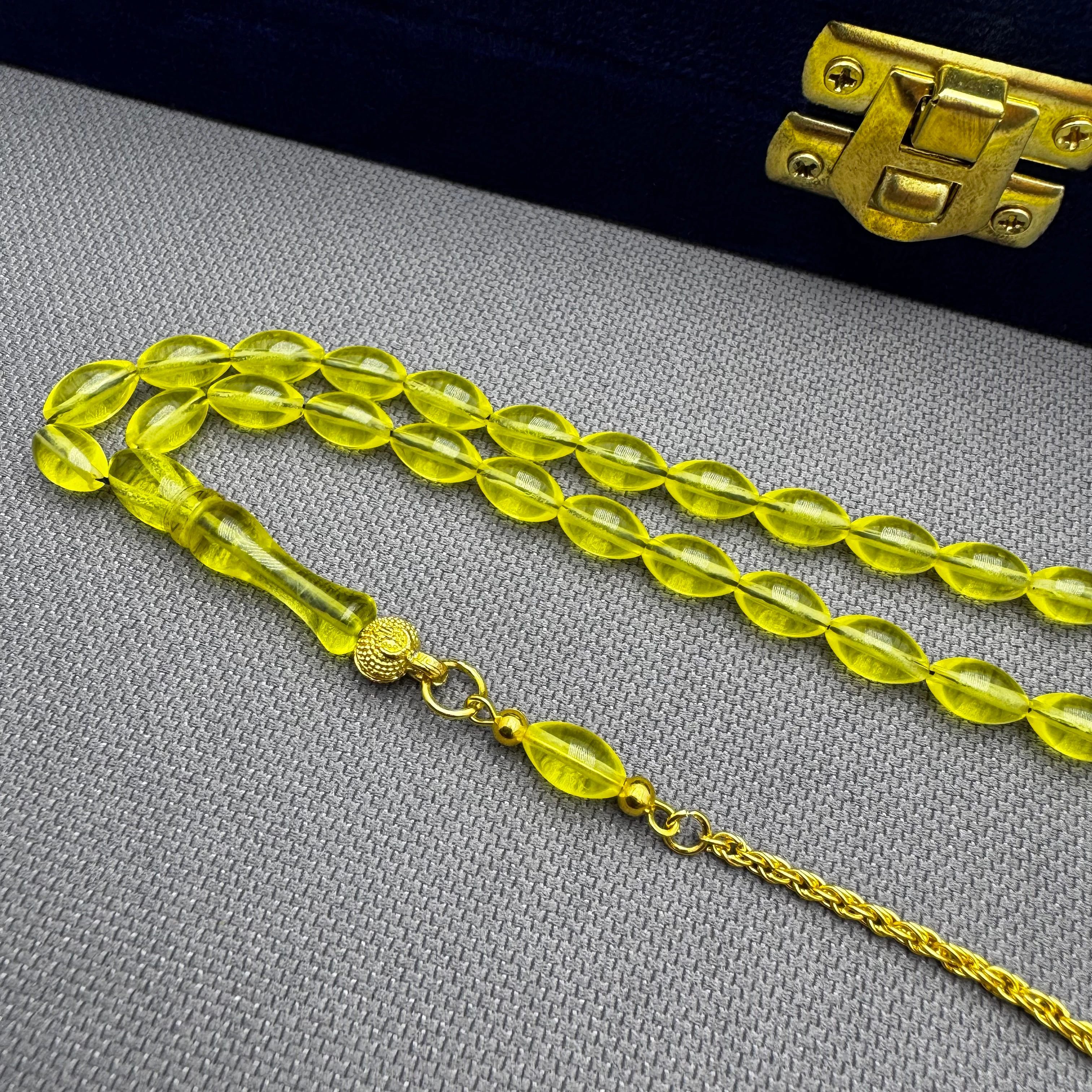 Nazar Boncuğu Detaylı Pirinç Püsküllü Bilek Boy Sarı Uçak Camı Tespih