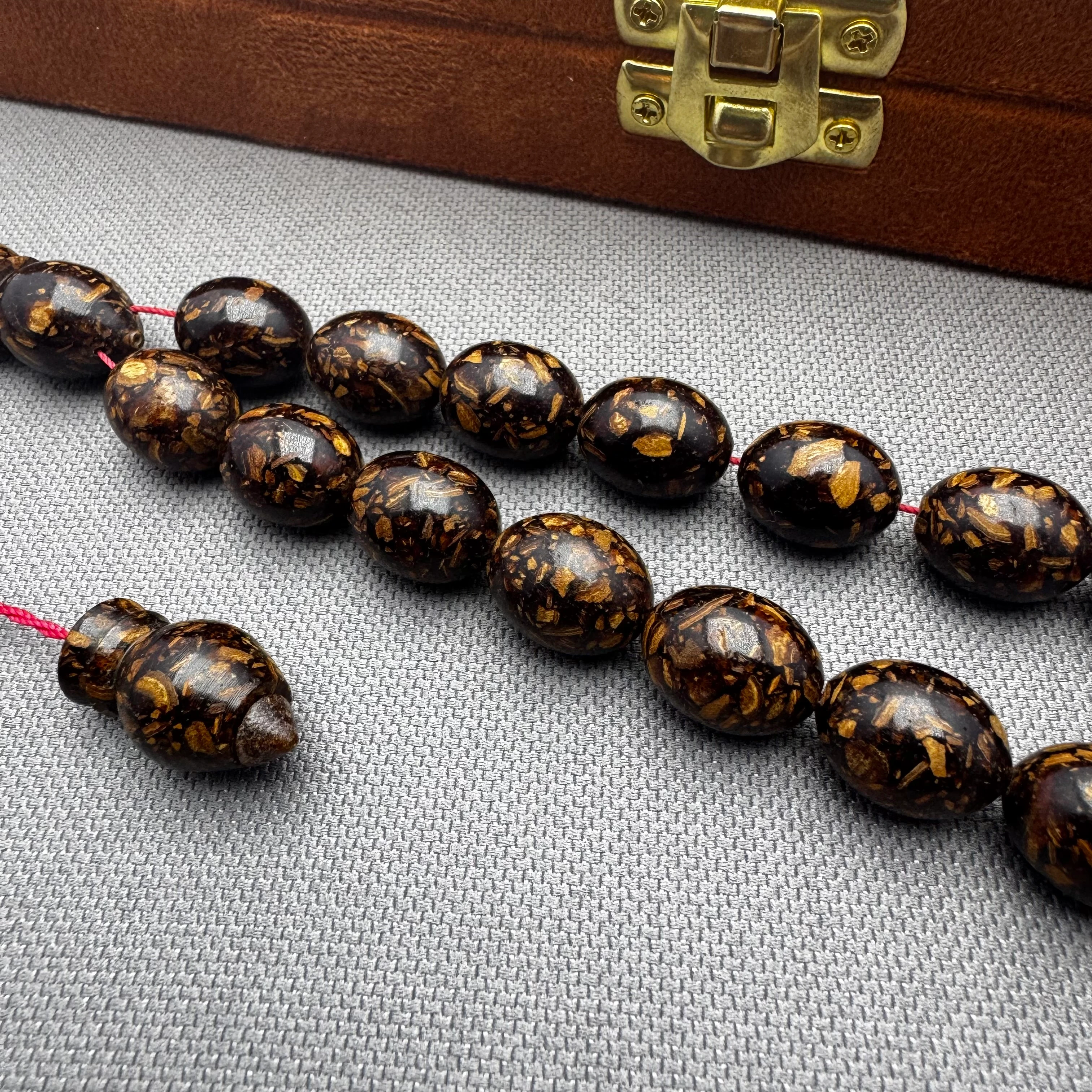 Kokusu Üzerinde Harika İşçilikli Orjinal Tarçın Ağacı Efe Maskot Tespih