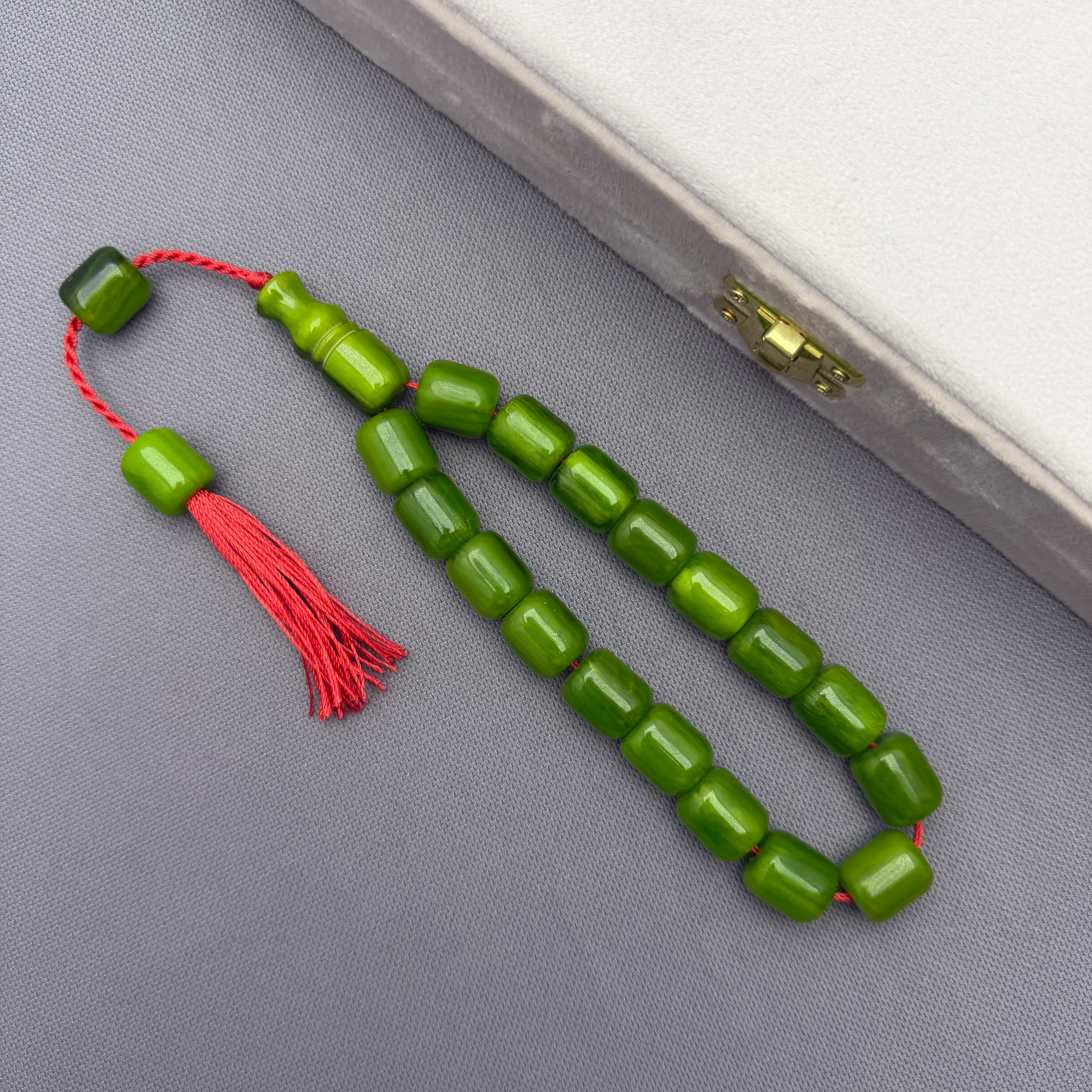 Usta İşçilikli Sistem Püsküllü Yeşil Dik Damar Hareli Alman Sıkma Kehribar Tespih